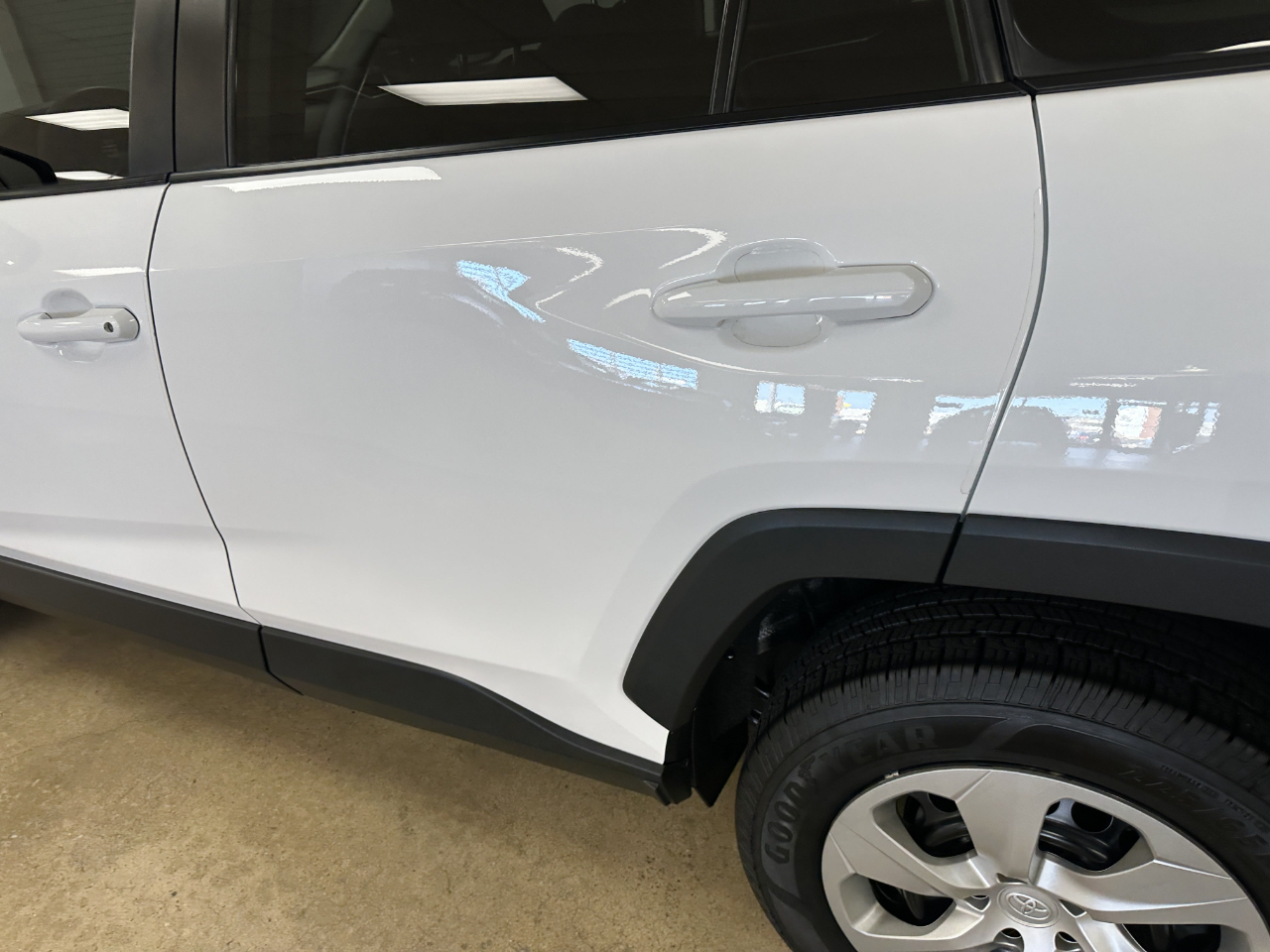 Toyota RAV4 LE FWD (Natl) 2023