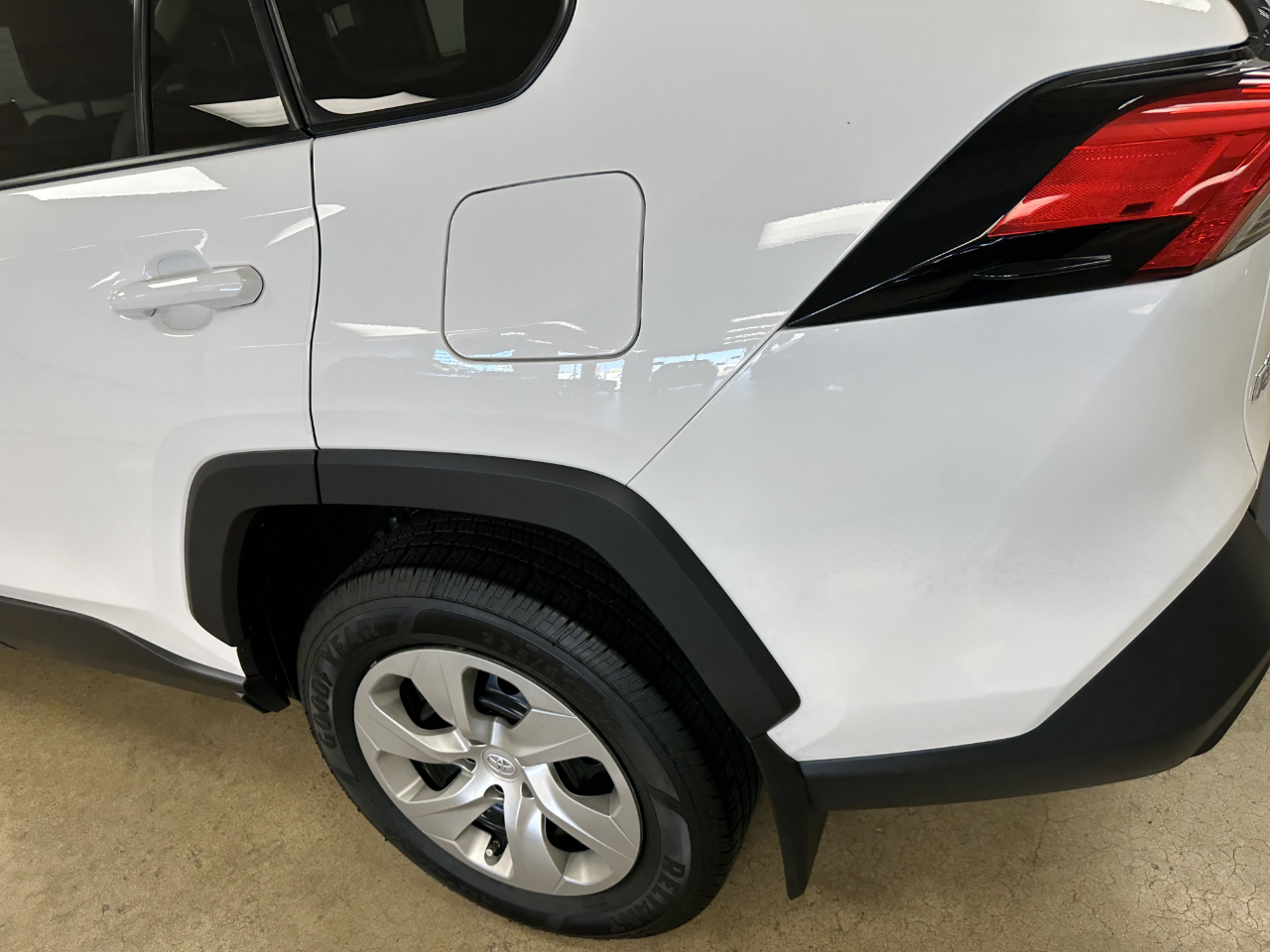 Toyota RAV4 LE FWD (Natl) 2023