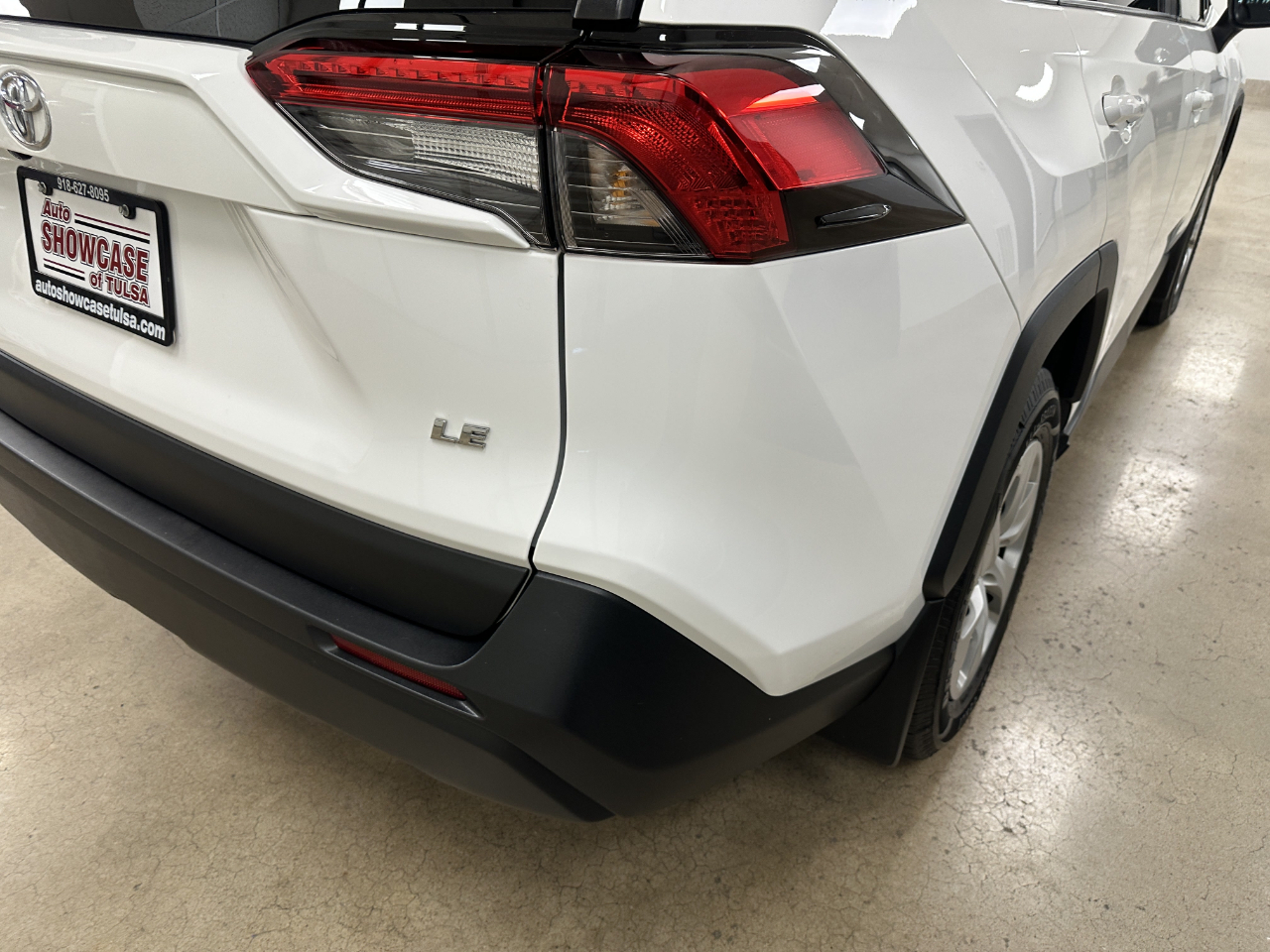 Toyota RAV4 LE FWD (Natl) 2023