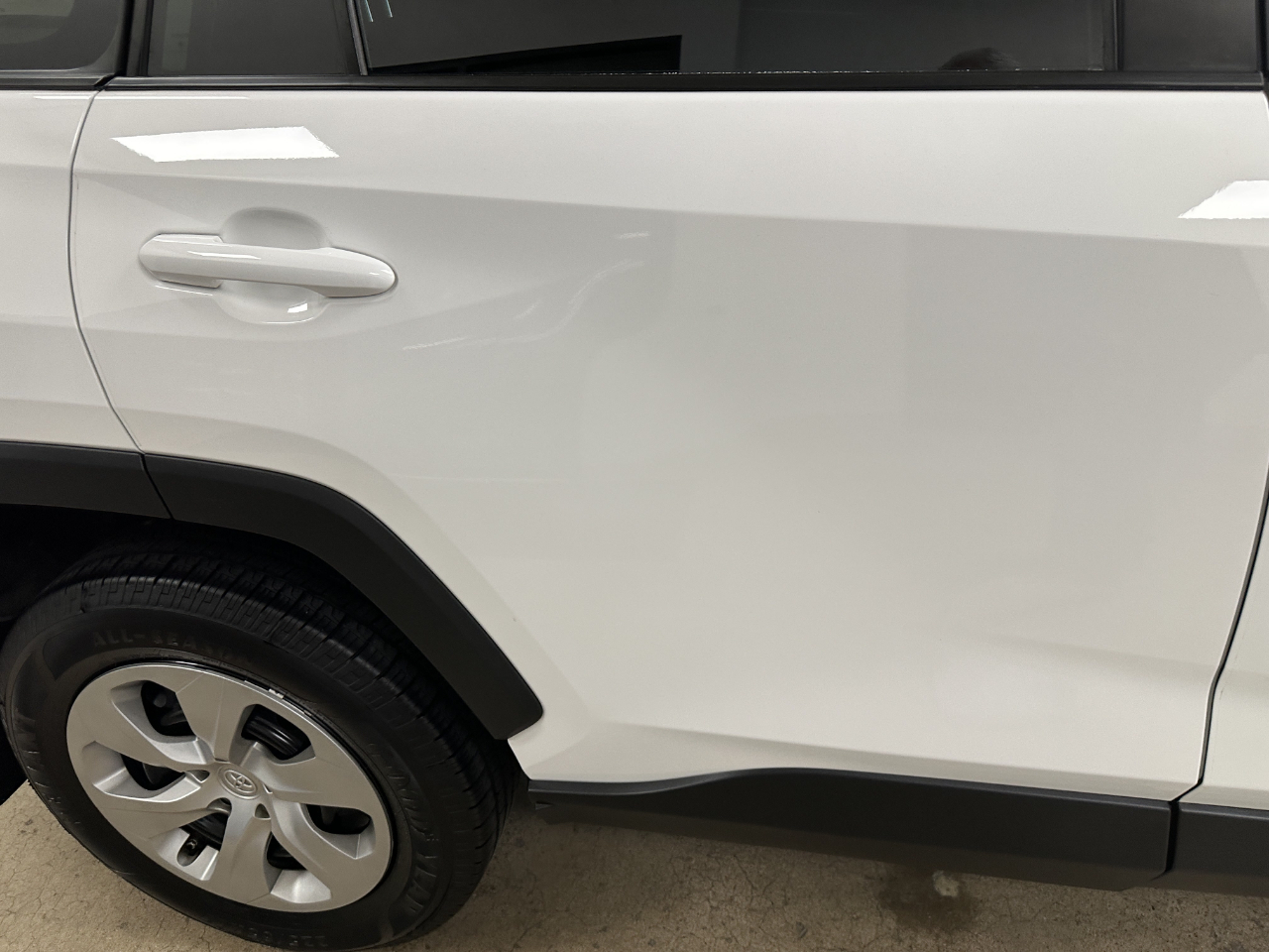 Toyota RAV4 LE FWD (Natl) 2023