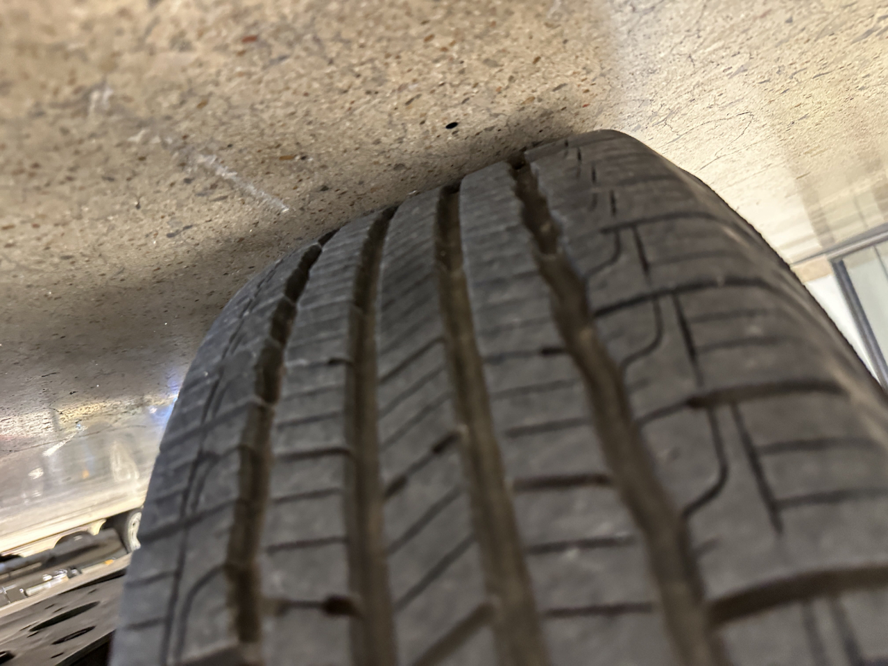 Toyota RAV4 LE FWD (Natl) 2023