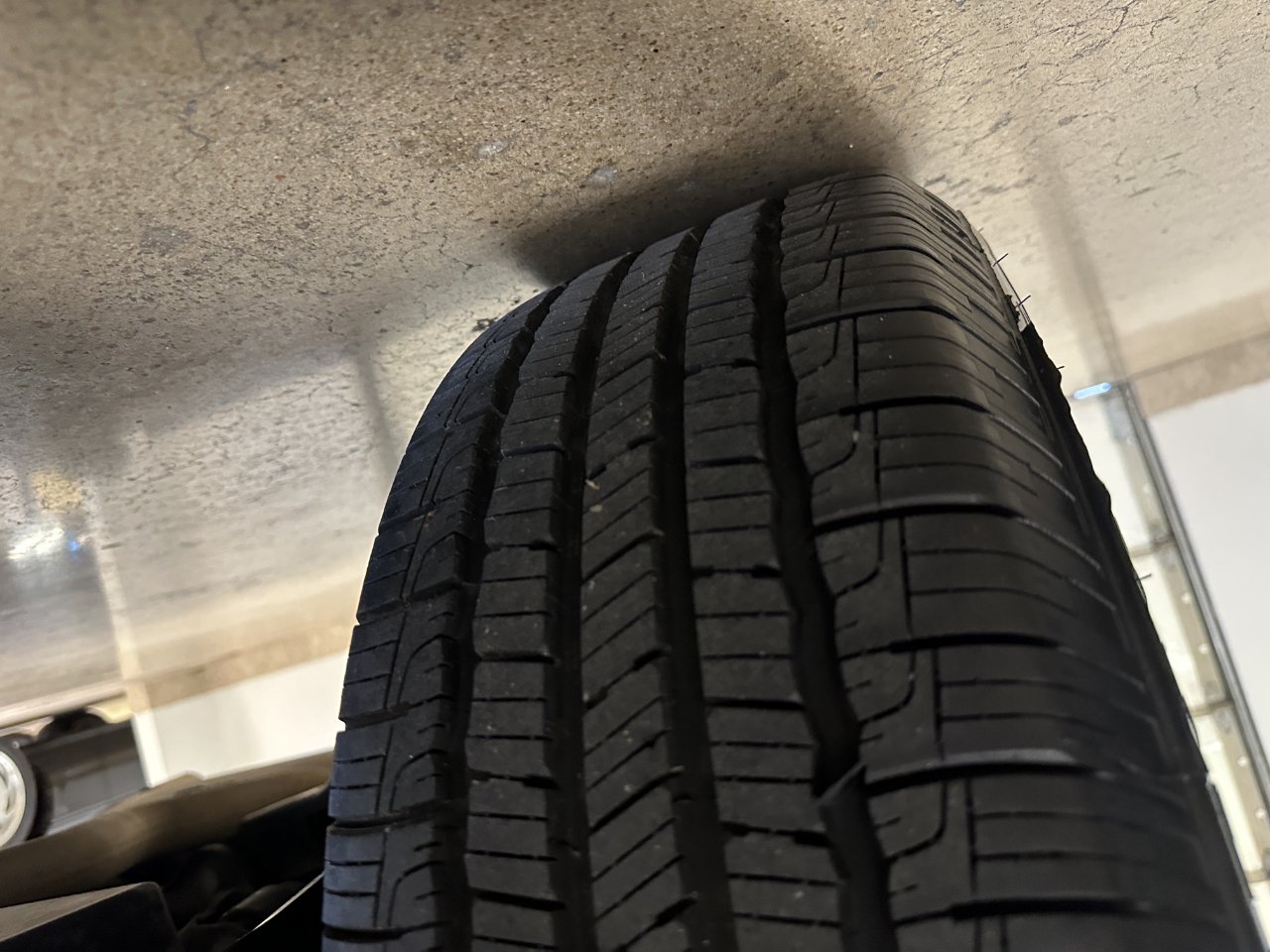 Toyota RAV4 LE FWD (Natl) 2023