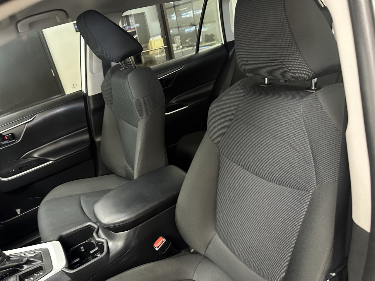 Toyota RAV4 LE FWD (Natl) 2023