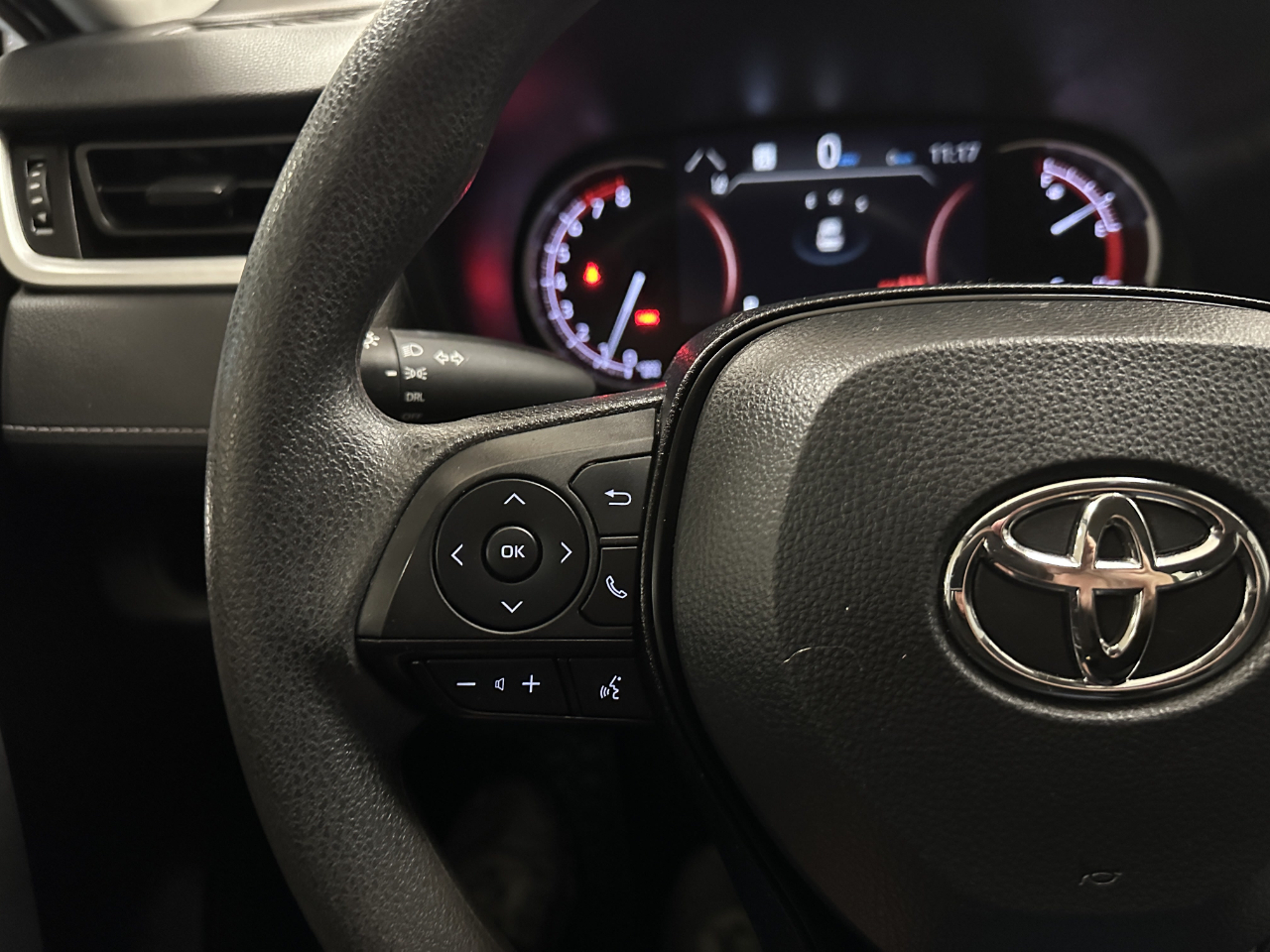 Toyota RAV4 LE FWD (Natl) 2023