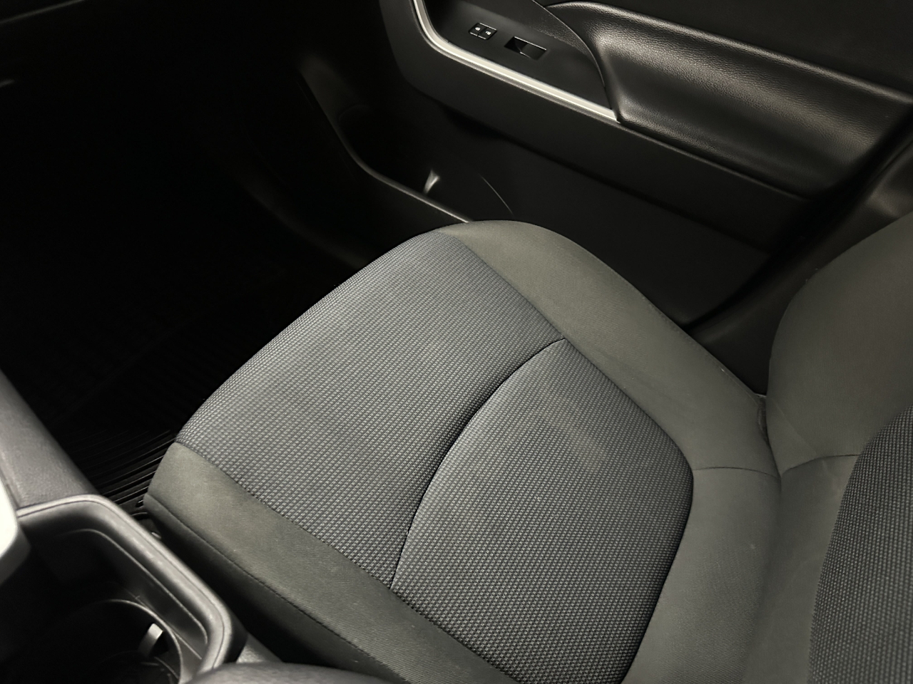 Toyota RAV4 LE FWD (Natl) 2023