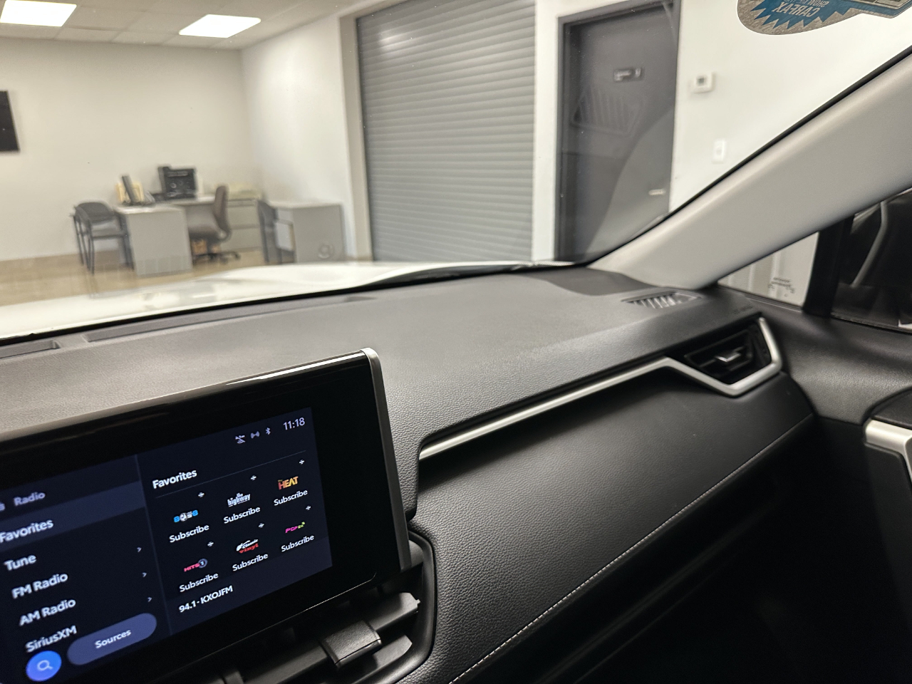 Toyota RAV4 LE FWD (Natl) 2023