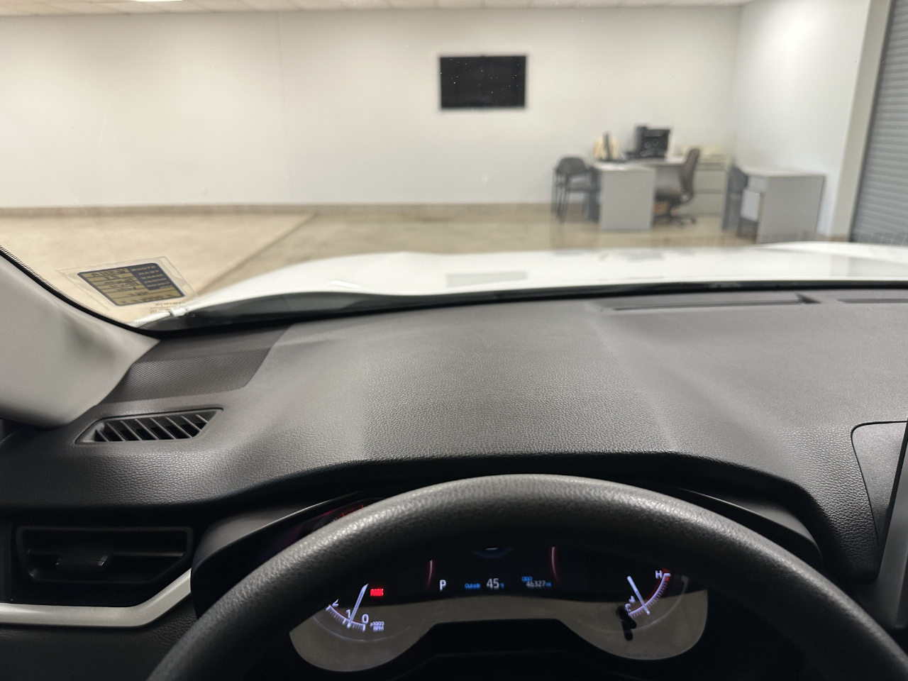 Toyota RAV4 LE FWD (Natl) 2023