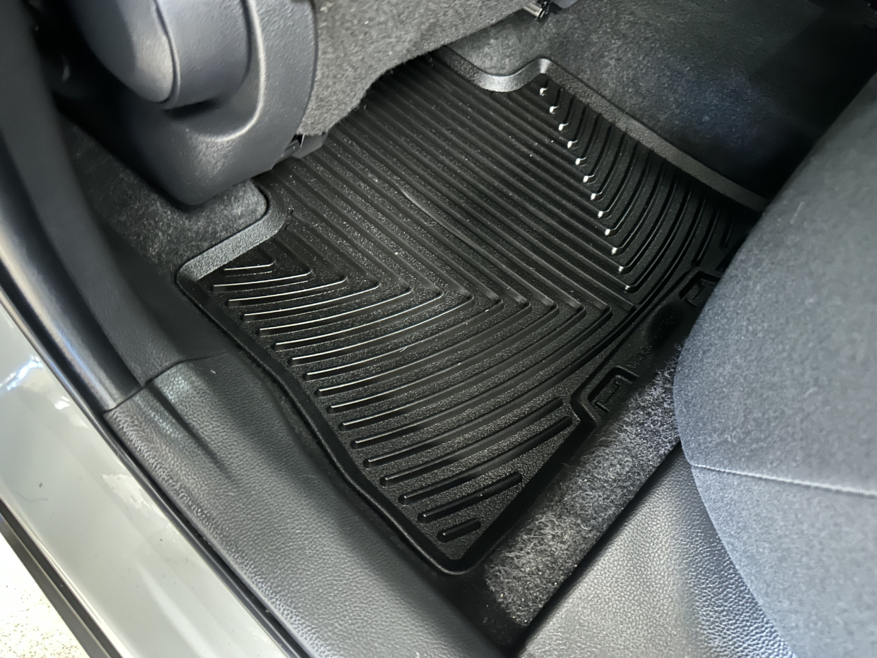 Toyota RAV4 LE FWD (Natl) 2023