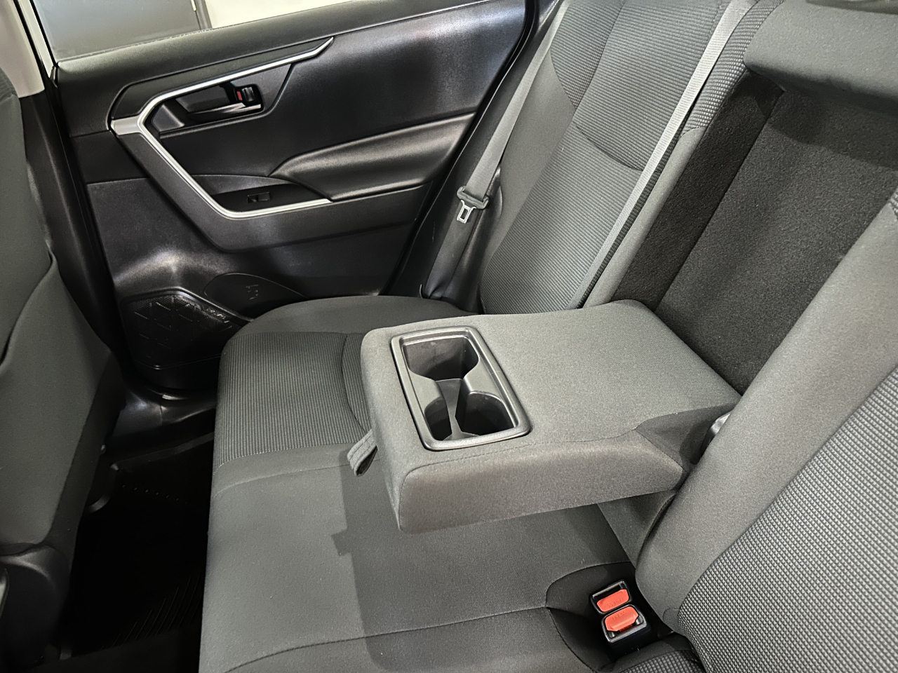 Toyota RAV4 LE FWD (Natl) 2023