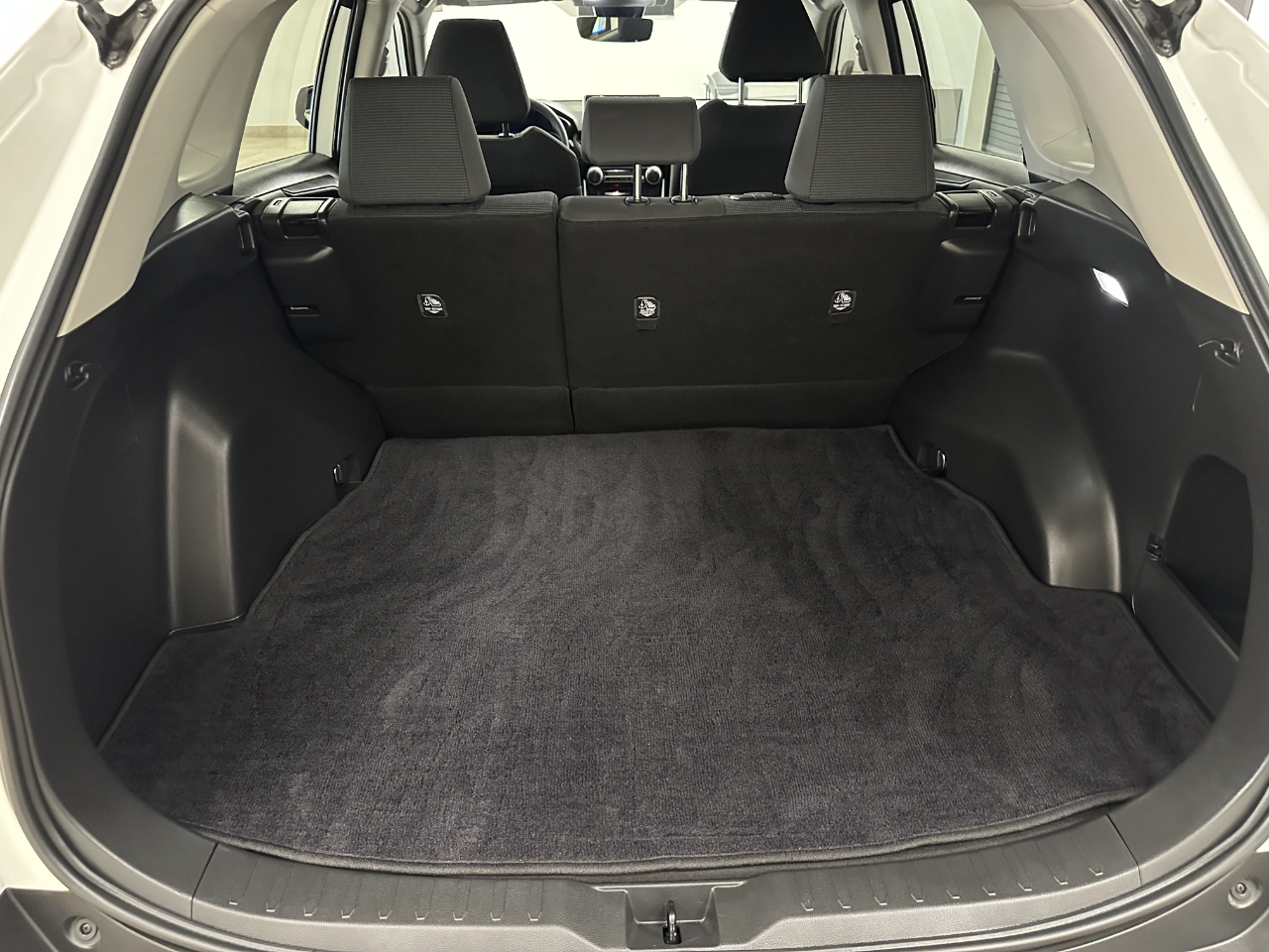 Toyota RAV4 LE FWD (Natl) 2023