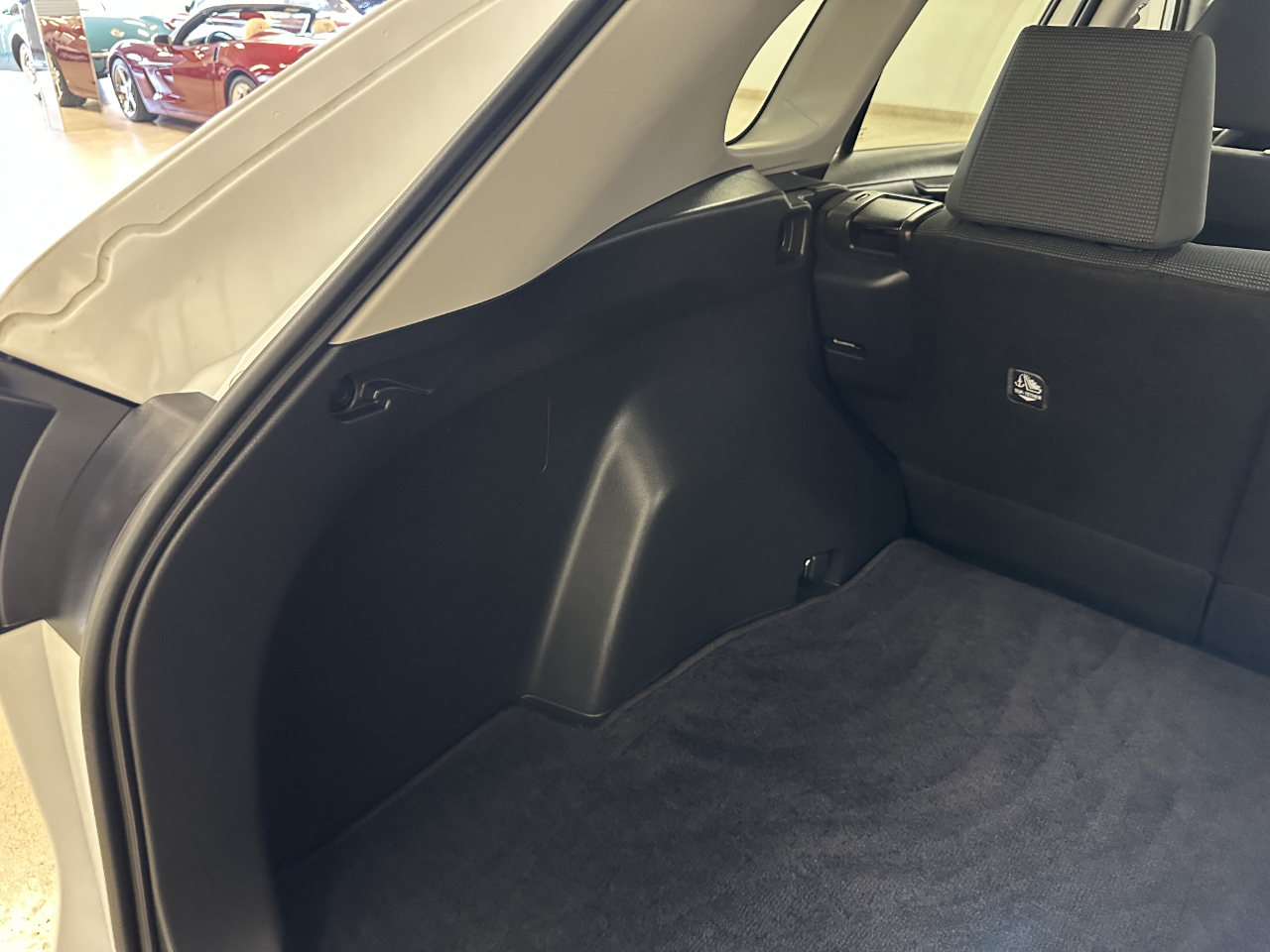 Toyota RAV4 LE FWD (Natl) 2023