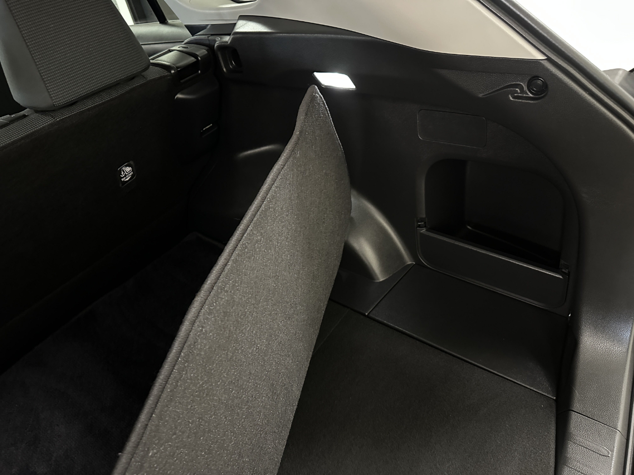 Toyota RAV4 LE FWD (Natl) 2023