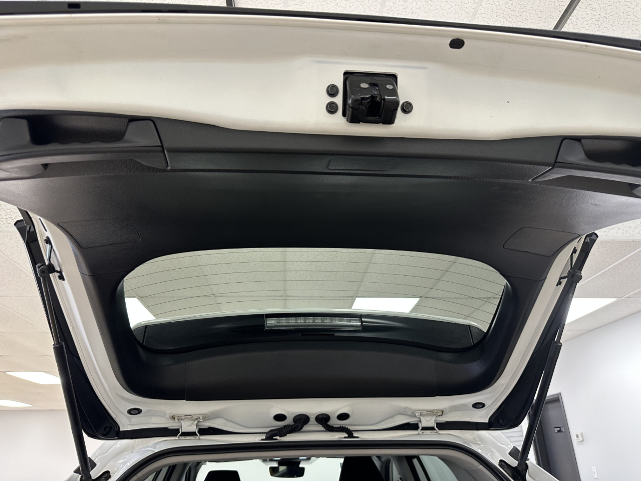 Toyota RAV4 LE FWD (Natl) 2023