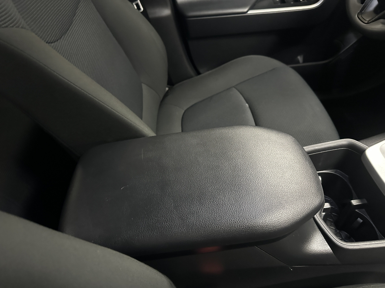 Toyota RAV4 LE FWD (Natl) 2023