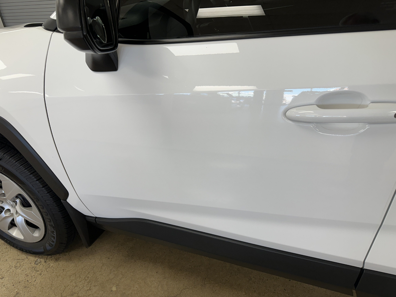 Toyota RAV4 LE FWD (Natl) 2023