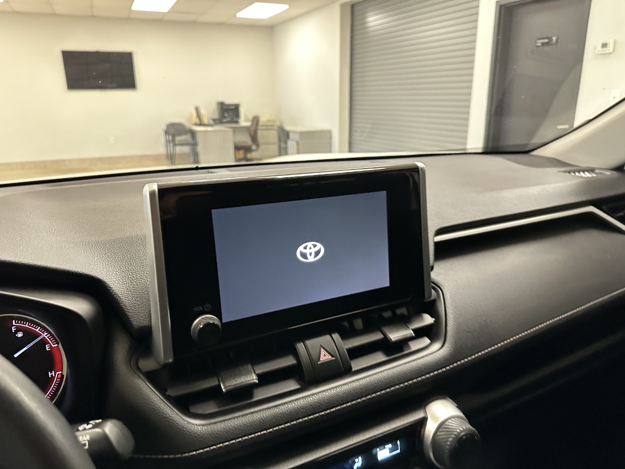 Toyota RAV4 LE FWD (Natl) 2023