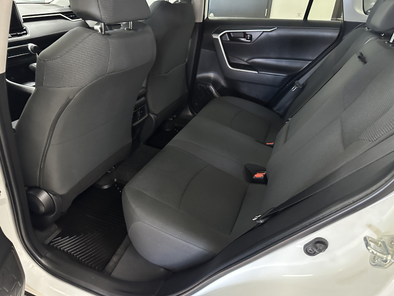 Toyota RAV4 LE FWD (Natl) 2023