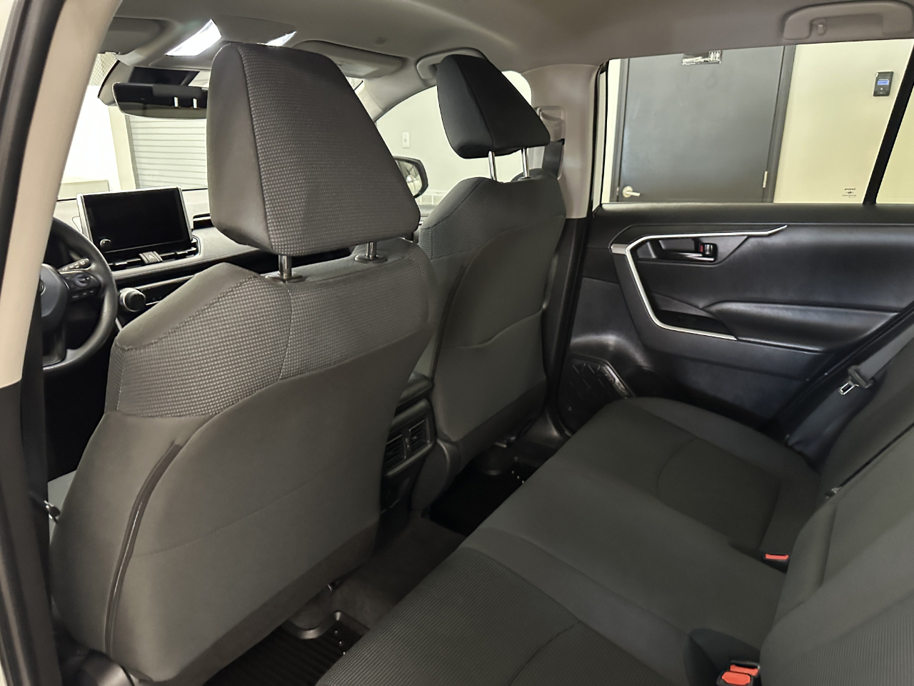 Toyota RAV4 LE FWD (Natl) 2023