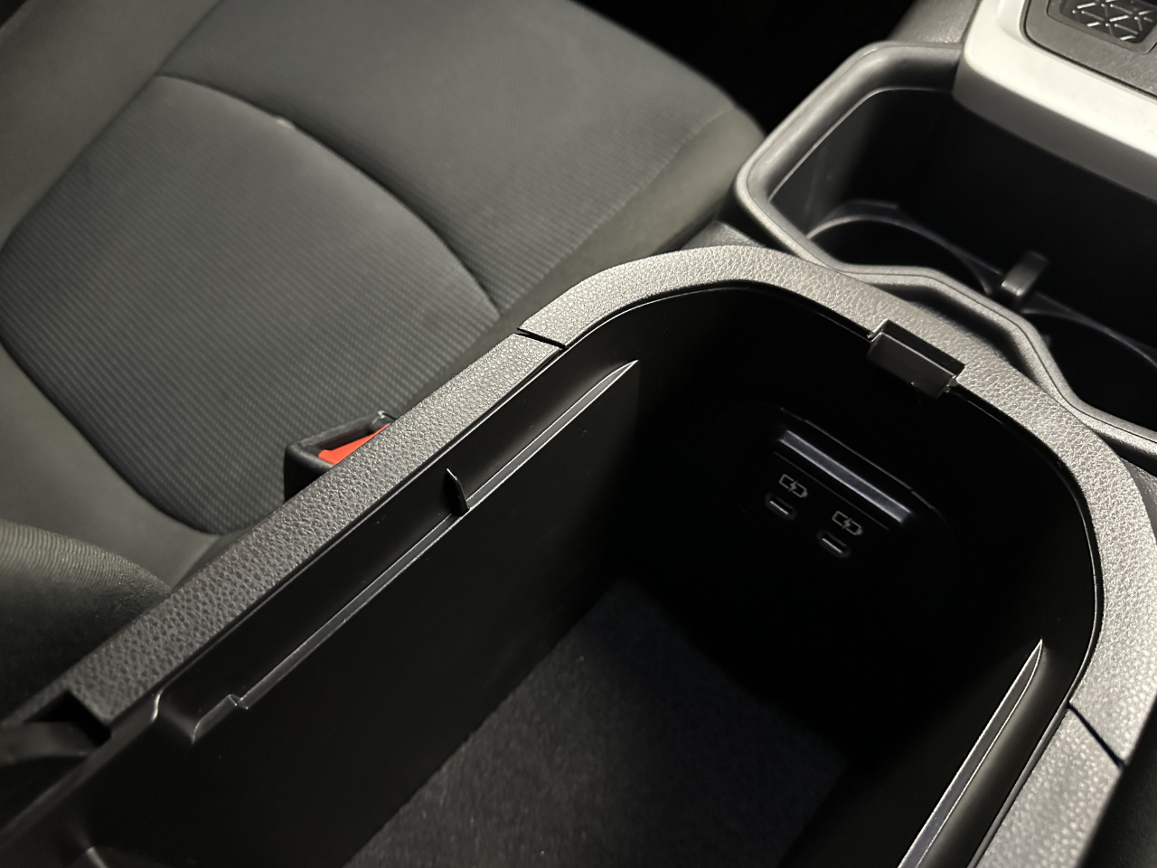 Toyota RAV4 LE FWD (Natl) 2023