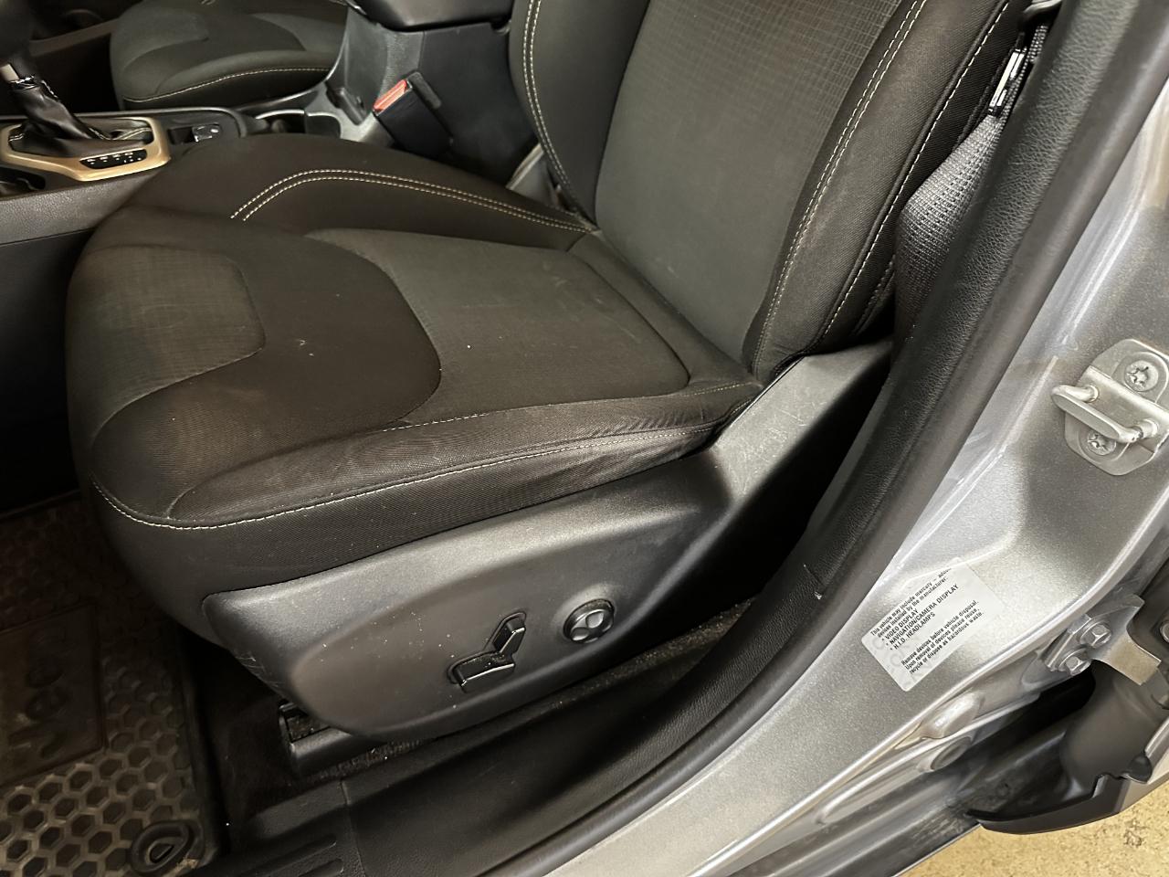 Jeep Cherokee FWD 4dr Altitude *Ltd Avail* 2016