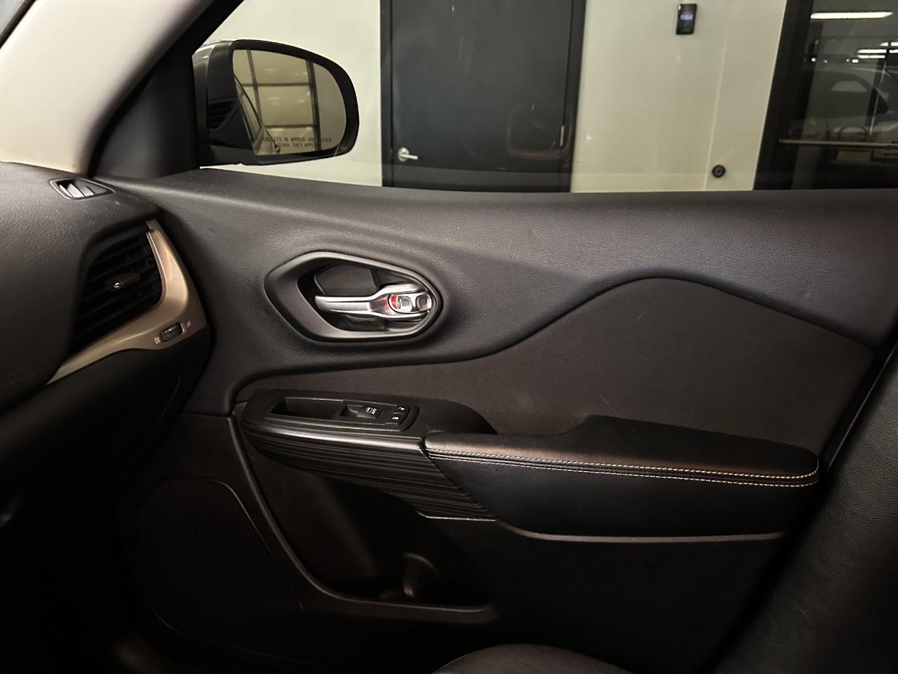 Jeep Cherokee FWD 4dr Altitude *Ltd Avail* 2016