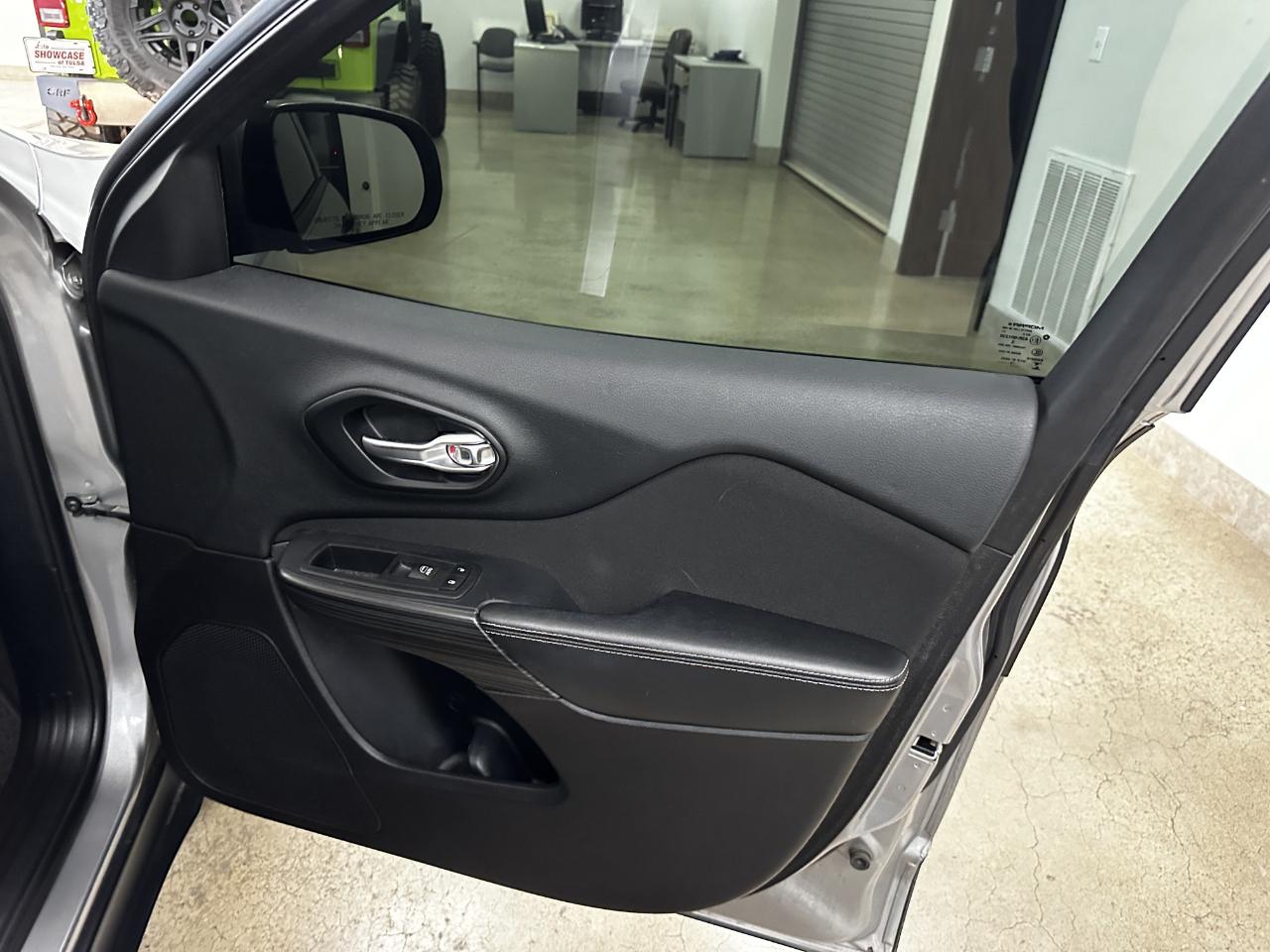 Jeep Cherokee FWD 4dr Altitude *Ltd Avail* 2016