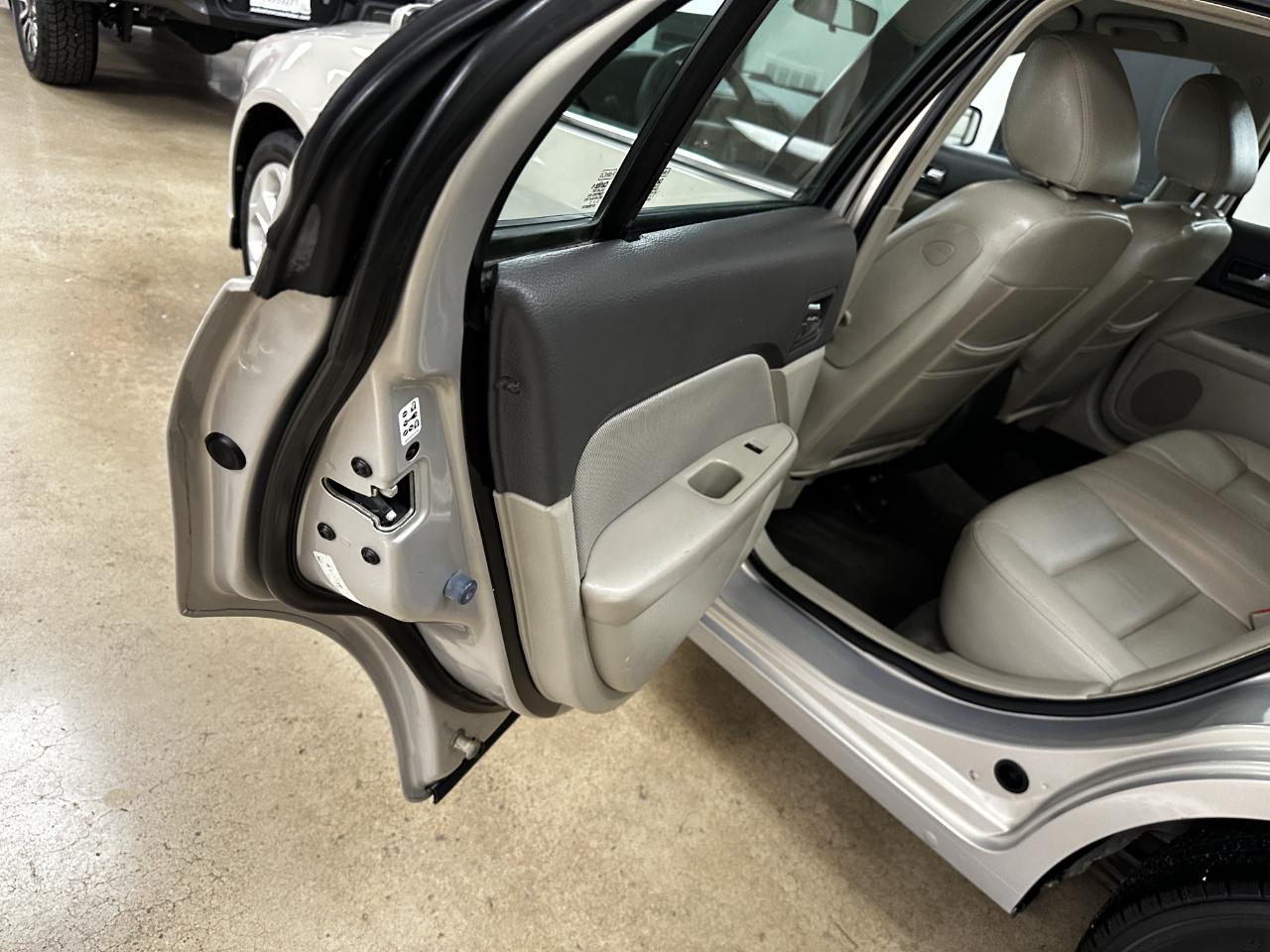 Ford Fusion 4dr Sdn SE FWD 2010