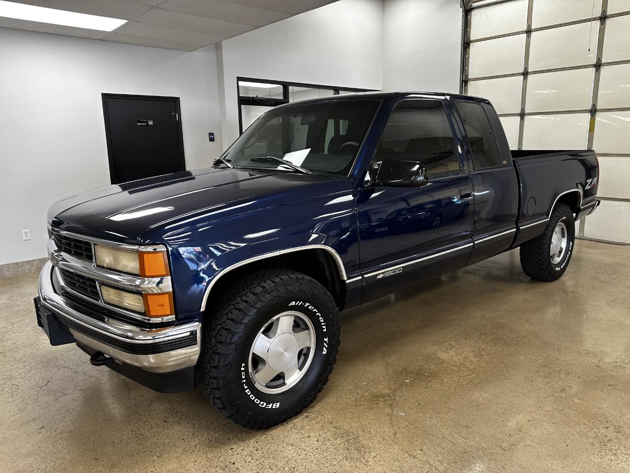 Chevrolet C/K 1500 Ext Cab 141.5" WB 4WD 1998