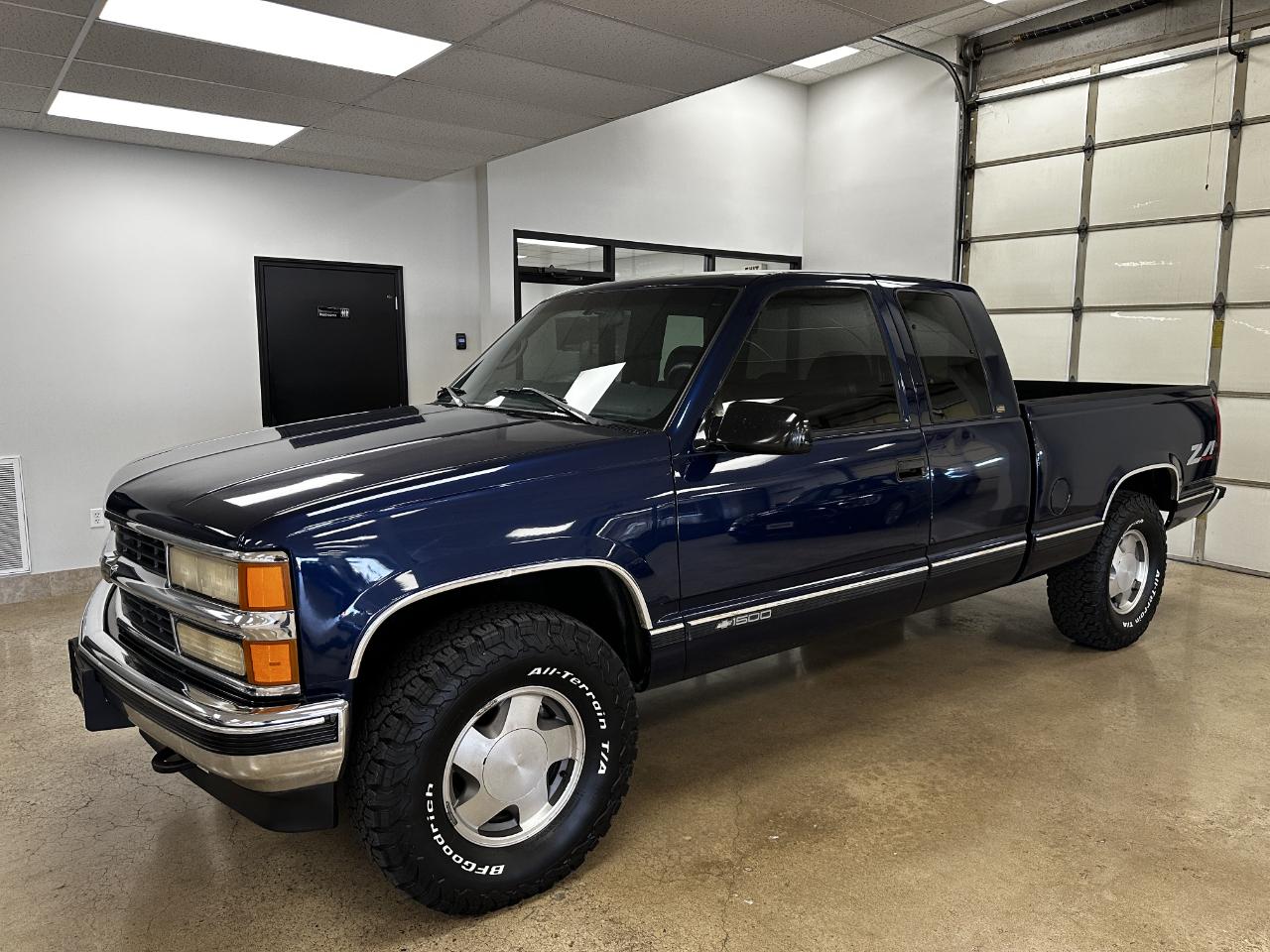 Chevrolet C/K 1500 Ext Cab 141.5" WB 4WD 1998