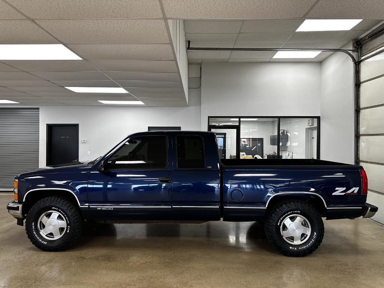 Chevrolet C/K 1500 Ext Cab 141.5" WB 4WD 1998
