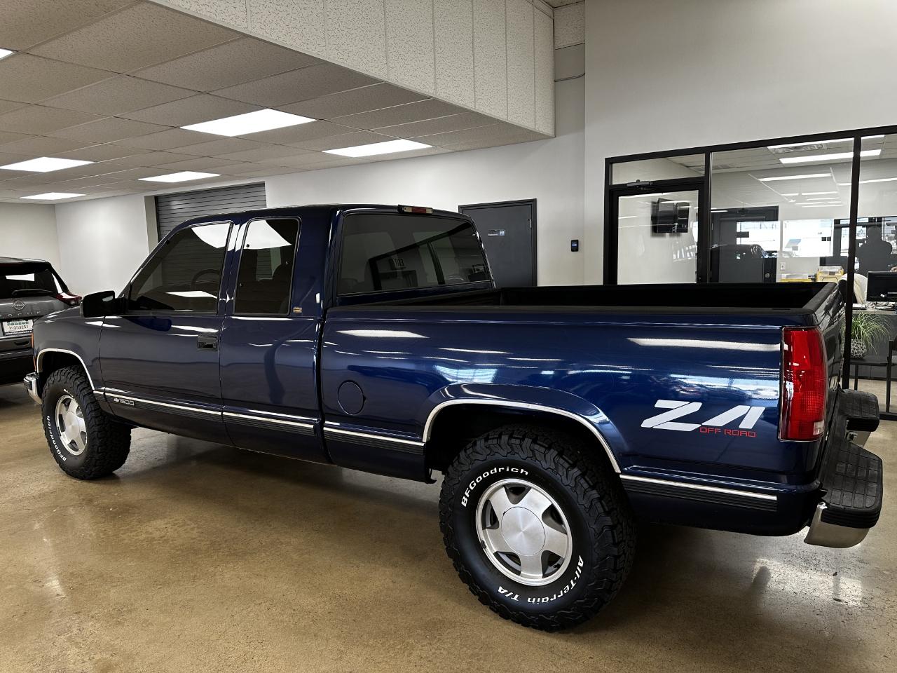 Chevrolet C/K 1500 Ext Cab 141.5" WB 4WD 1998