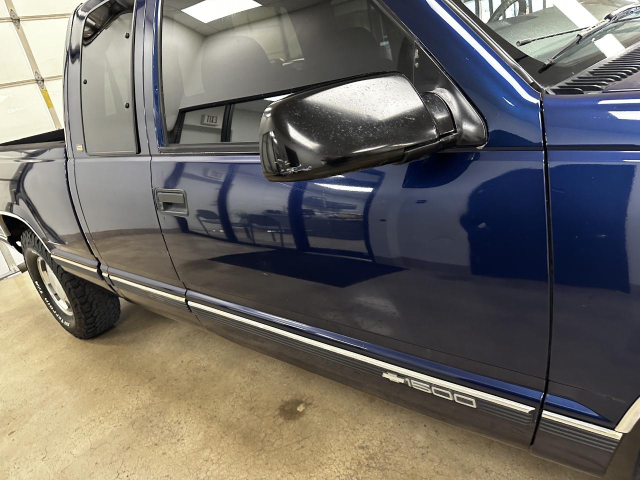 Chevrolet C/K 1500 Ext Cab 141.5" WB 4WD 1998