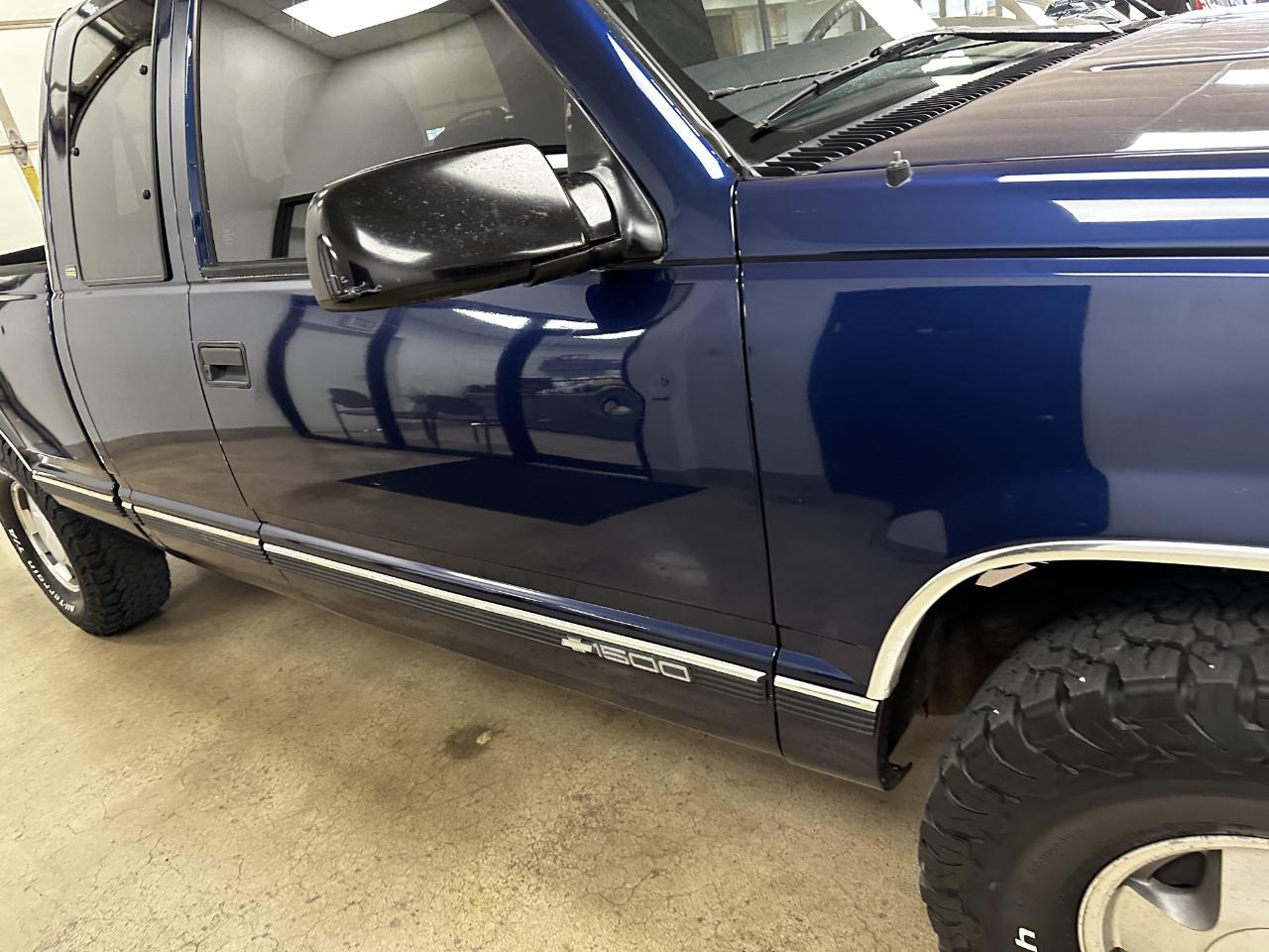 Chevrolet C/K 1500 Ext Cab 141.5" WB 4WD 1998