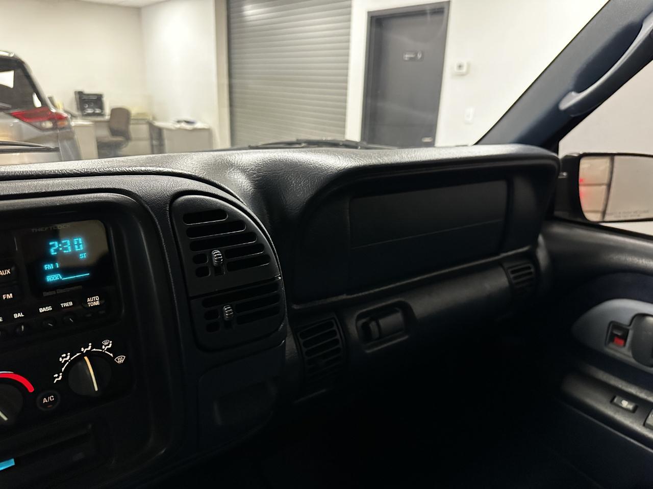 Chevrolet C/K 1500 Ext Cab 141.5" WB 4WD 1998