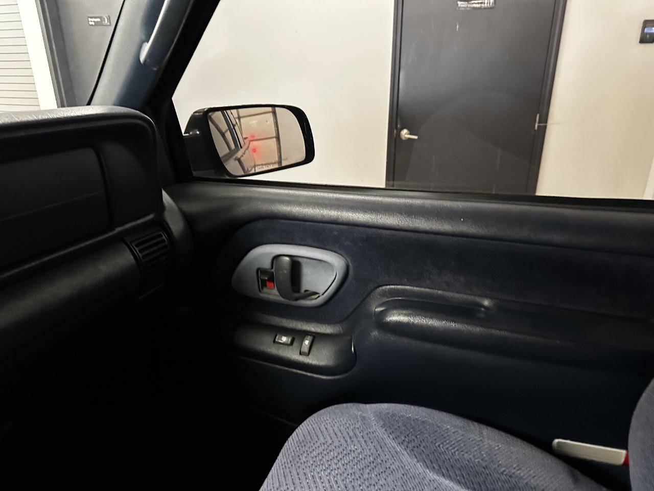 Chevrolet C/K 1500 Ext Cab 141.5" WB 4WD 1998