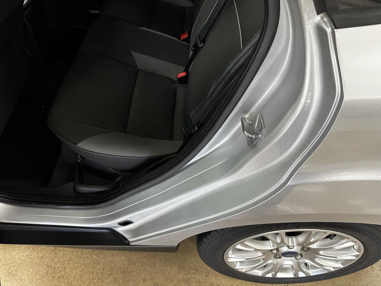 Ford Focus 5dr HB SE 2012