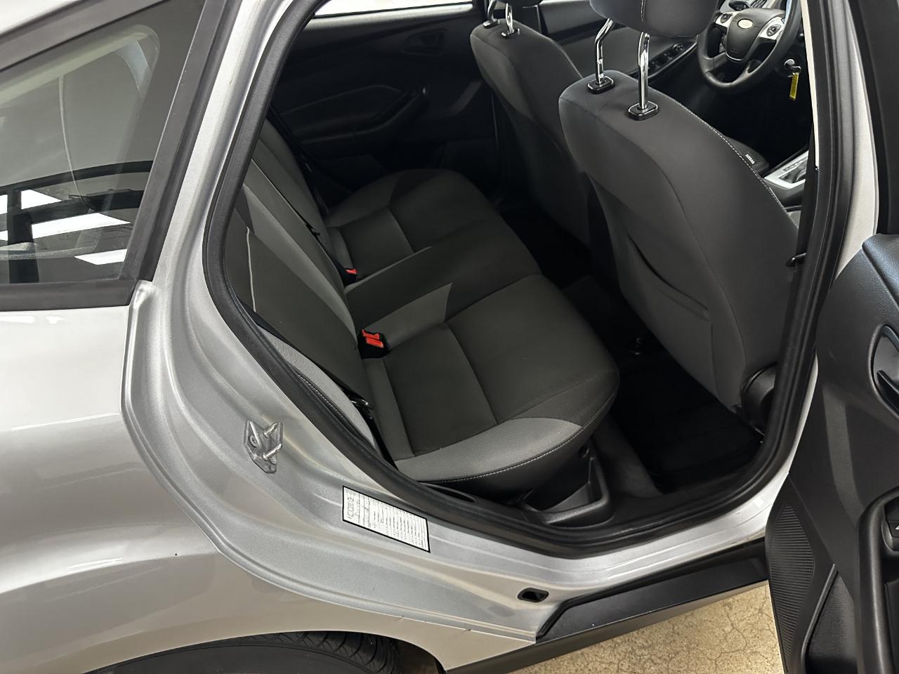 Ford Focus 5dr HB SE 2012