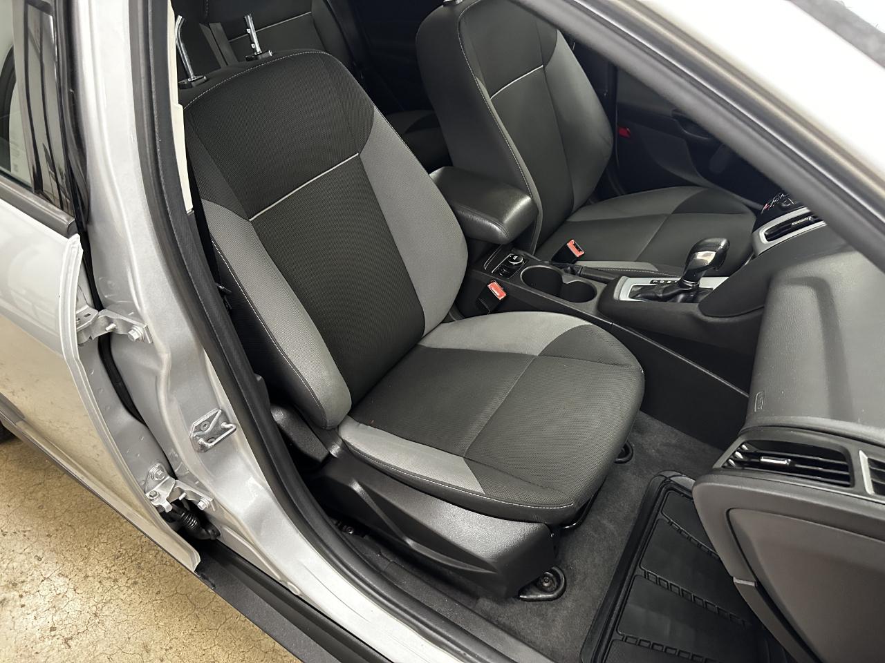 Ford Focus 5dr HB SE 2012