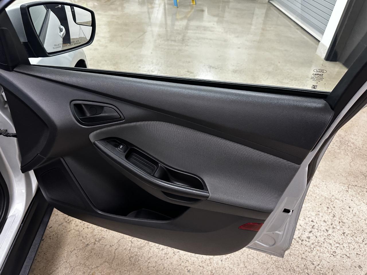 Ford Focus 5dr HB SE 2012