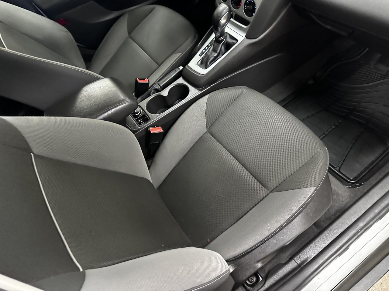 Ford Focus 5dr HB SE 2012