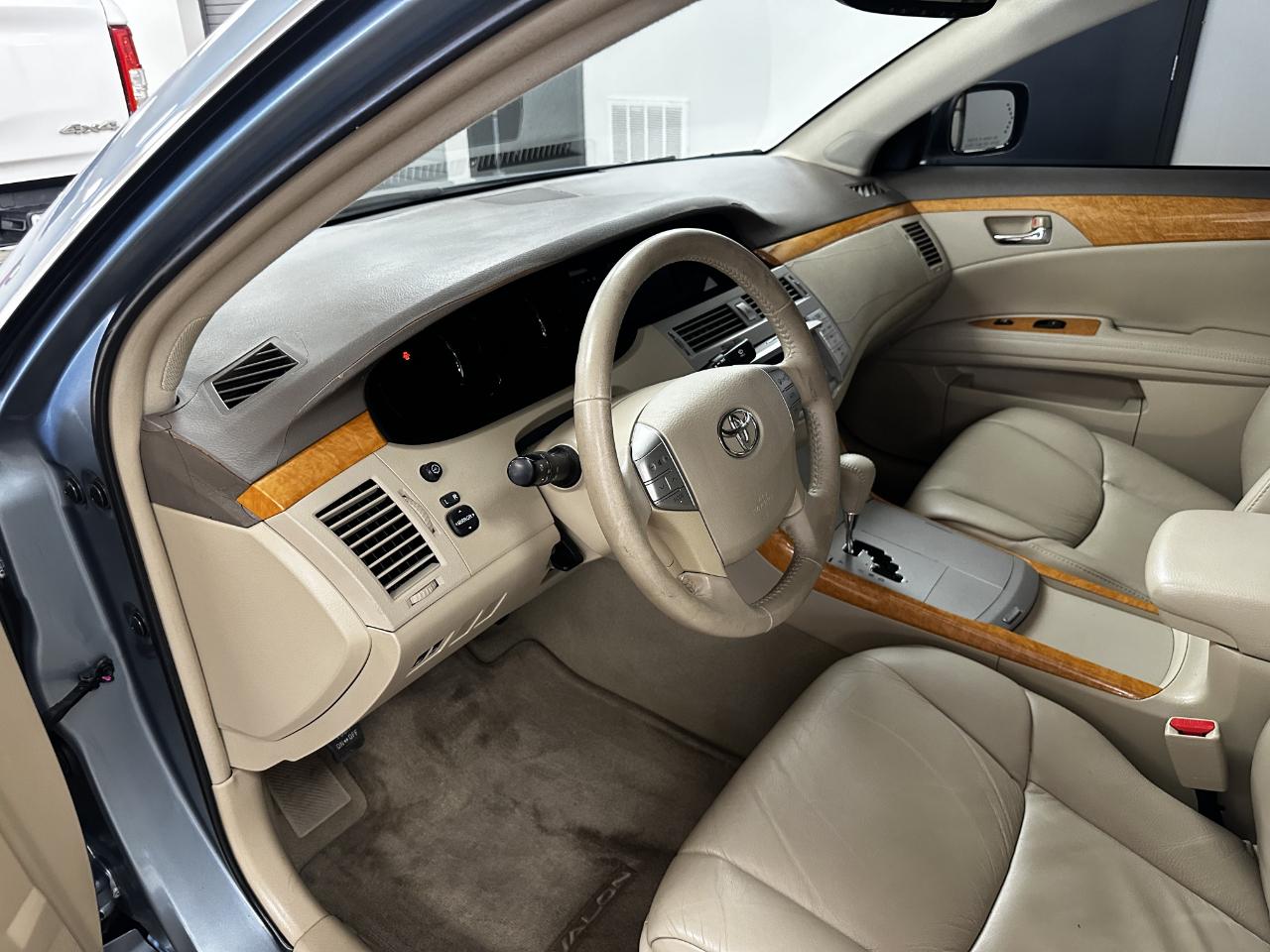 Toyota Avalon 4dr Sdn XLS (Natl) 2007