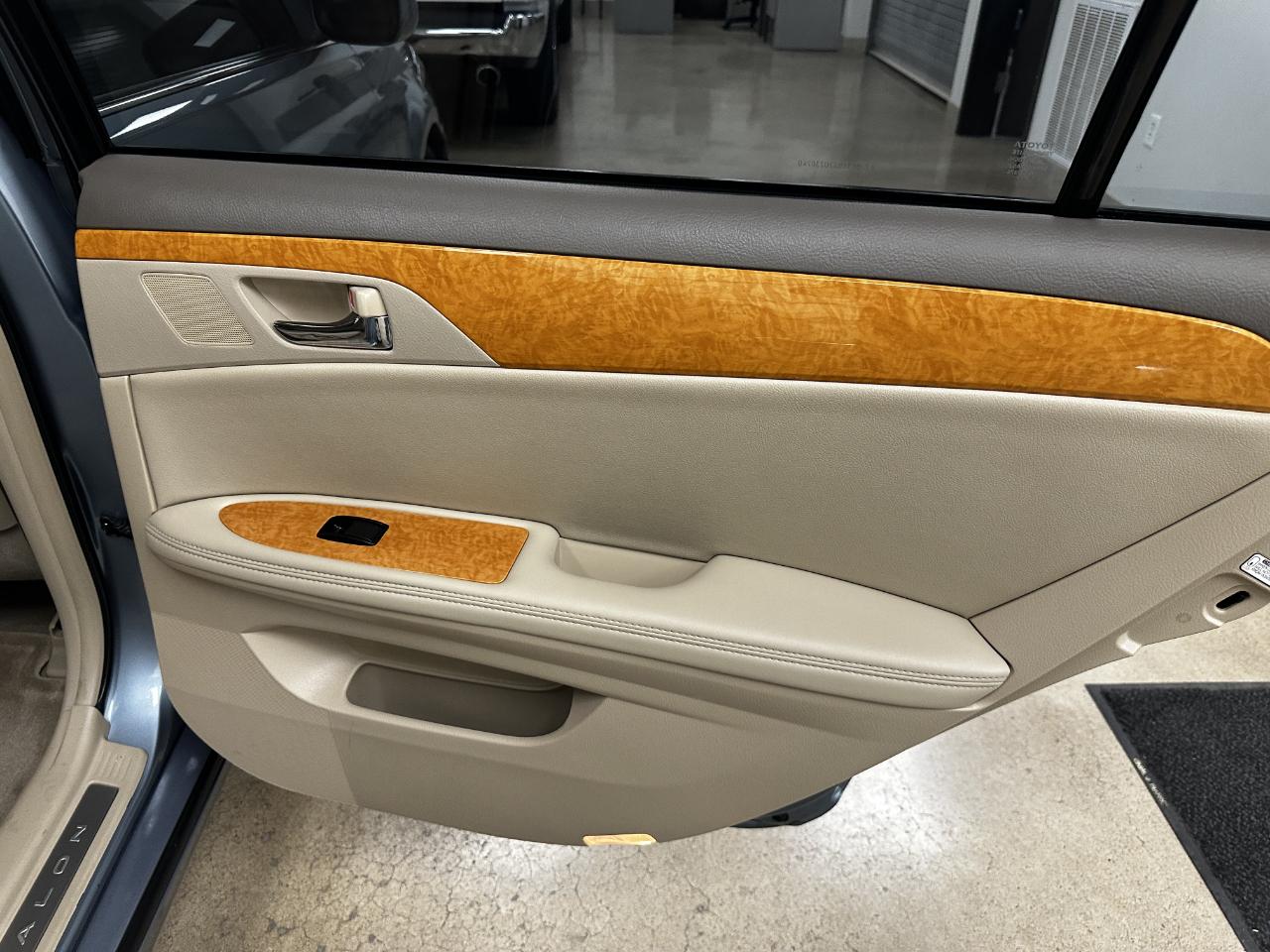 Toyota Avalon 4dr Sdn XLS (Natl) 2007