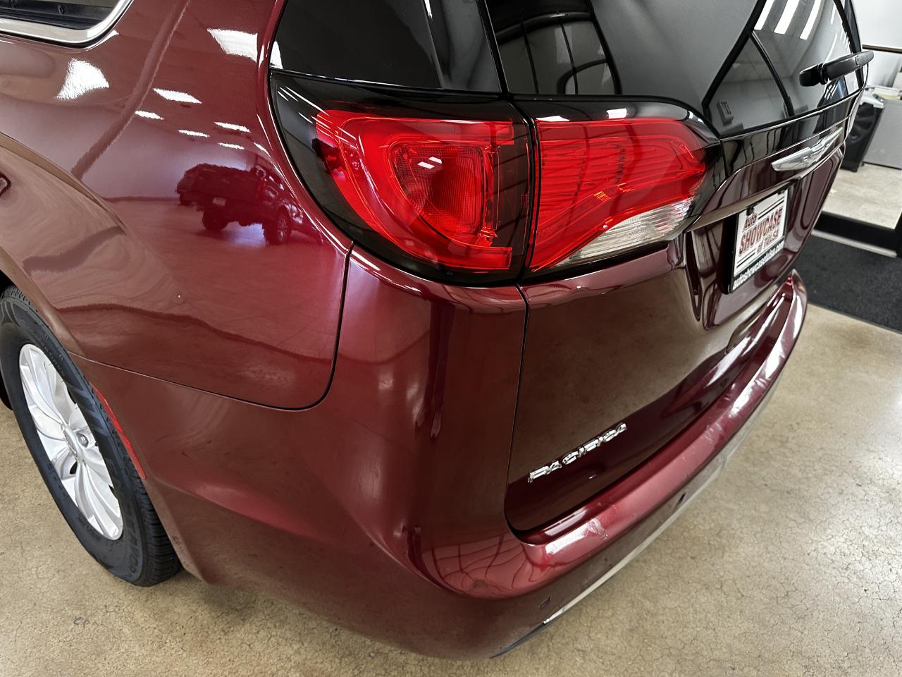 Chrysler Pacifica Touring L FWD 2018