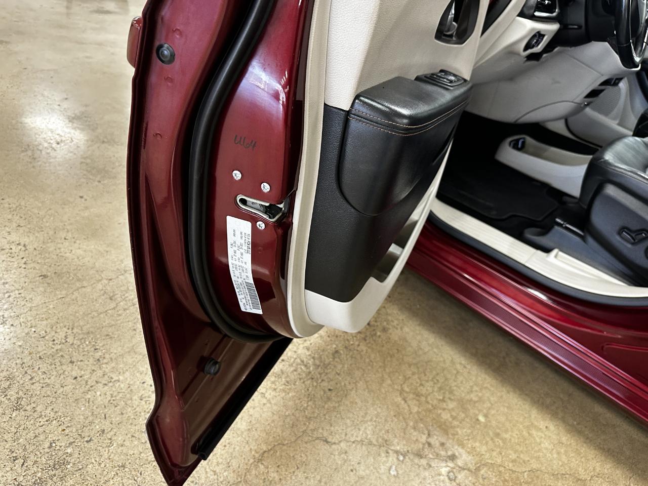Chrysler Pacifica Touring L FWD 2018