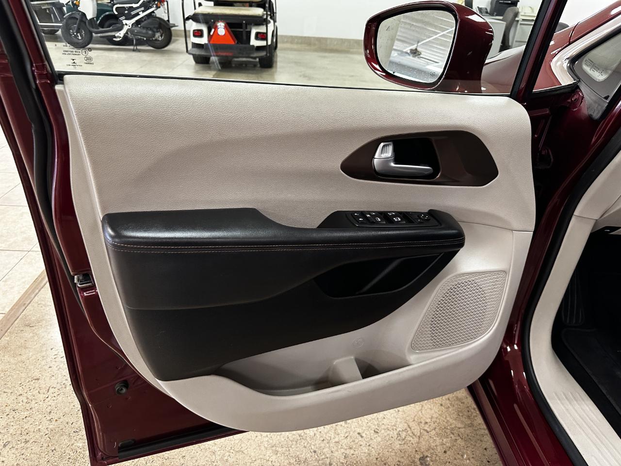 Chrysler Pacifica Touring L FWD 2018