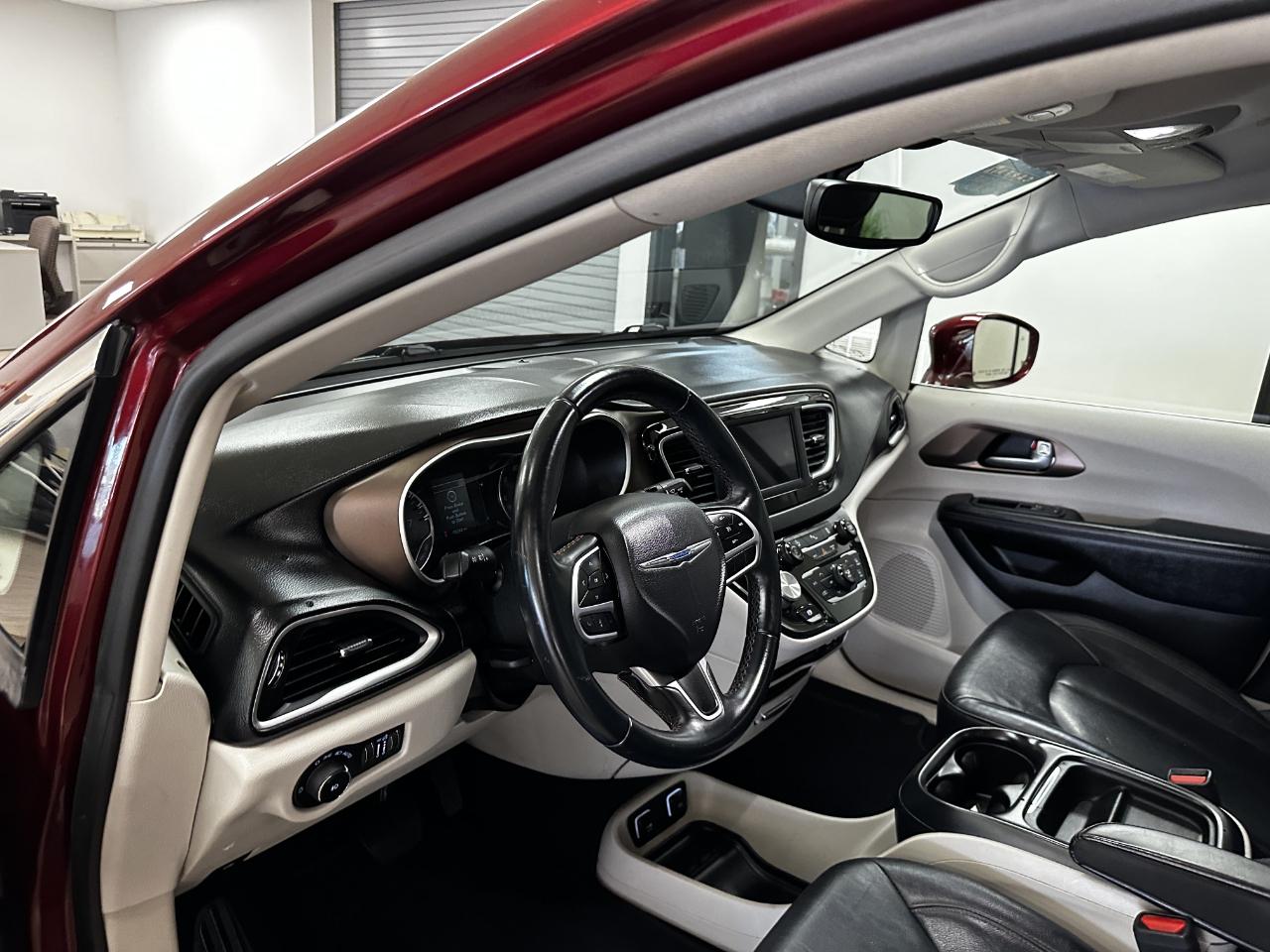 Chrysler Pacifica Touring L FWD 2018