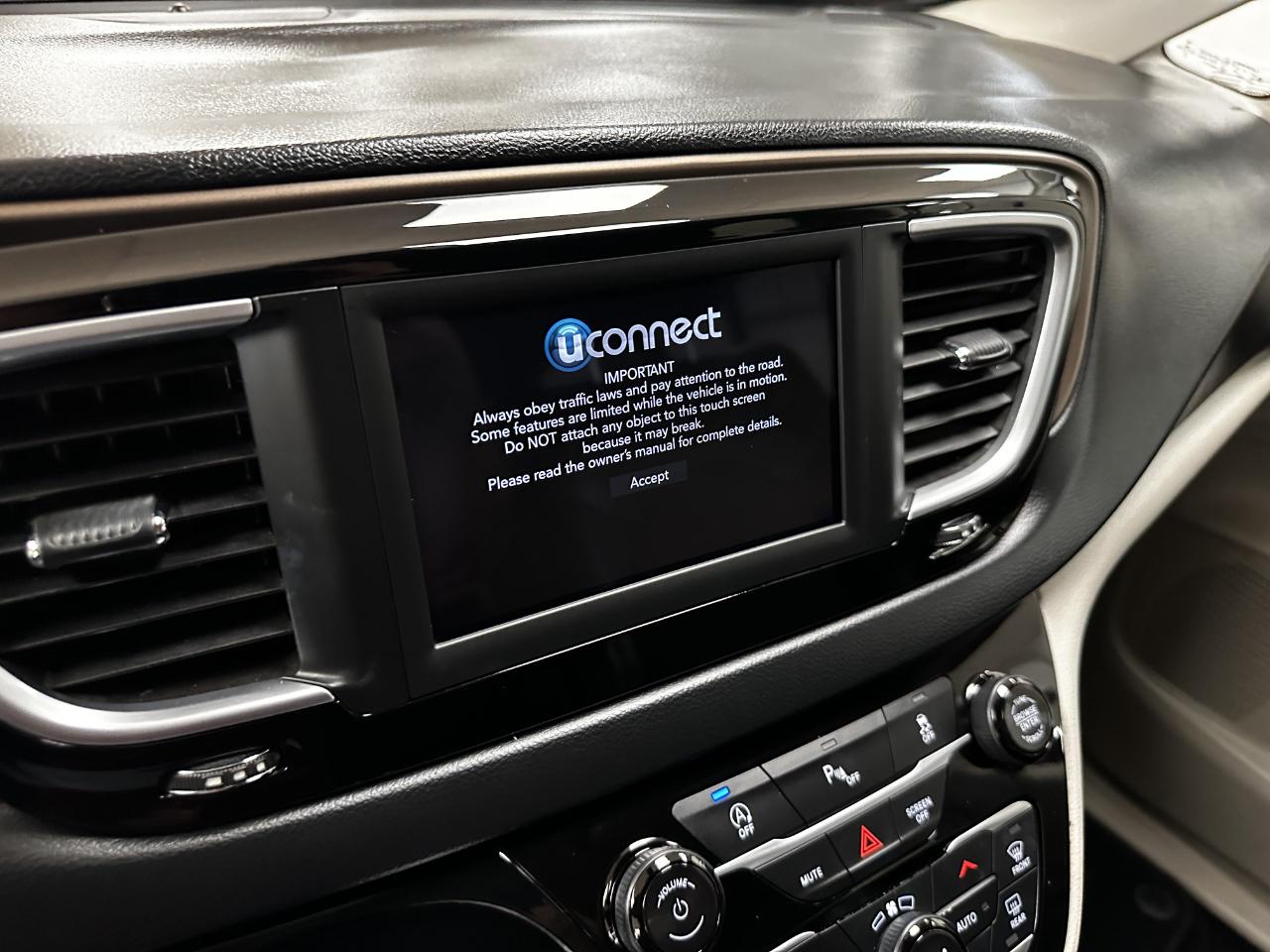 Chrysler Pacifica Touring L FWD 2018