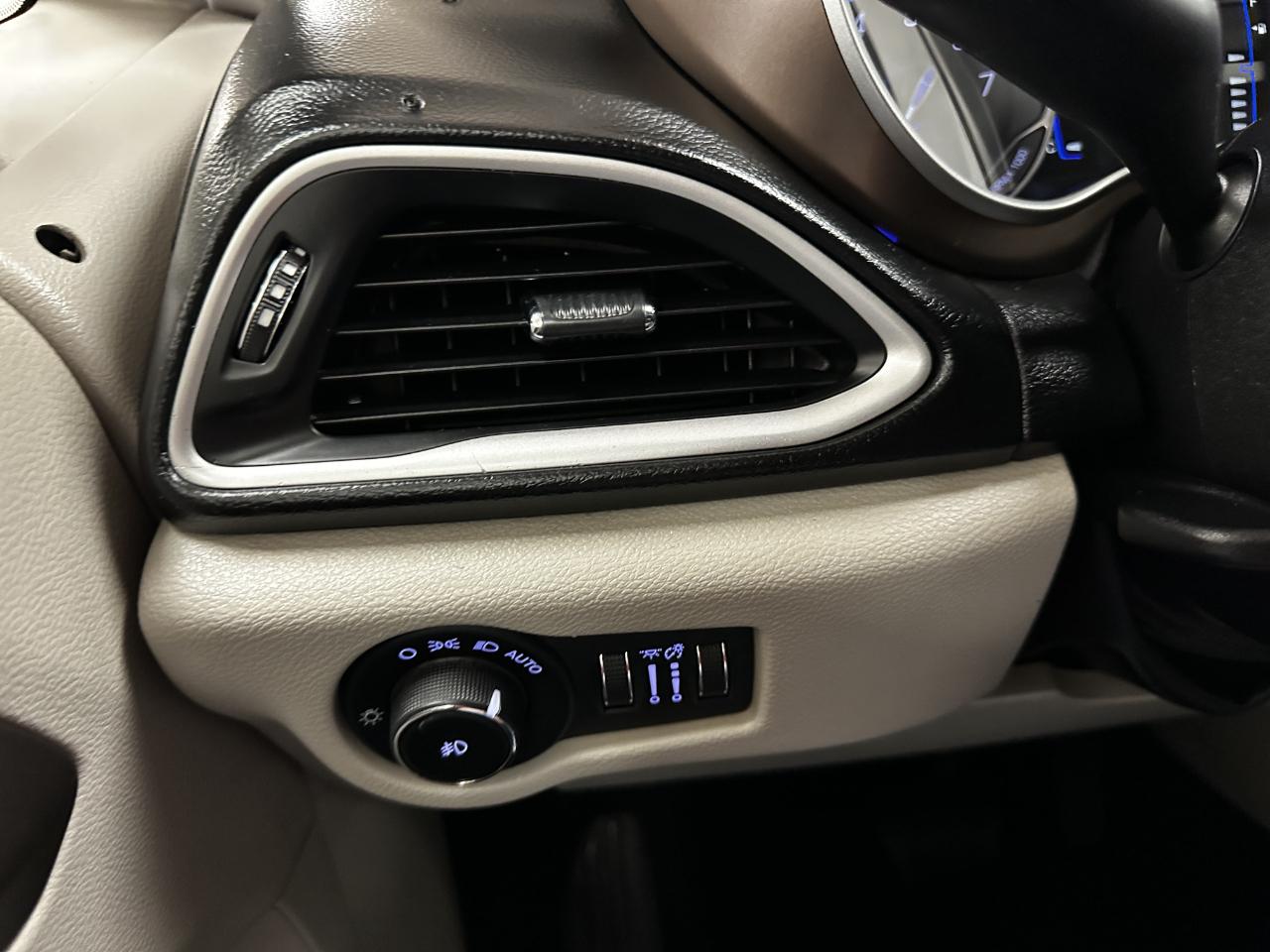 Chrysler Pacifica Touring L FWD 2018