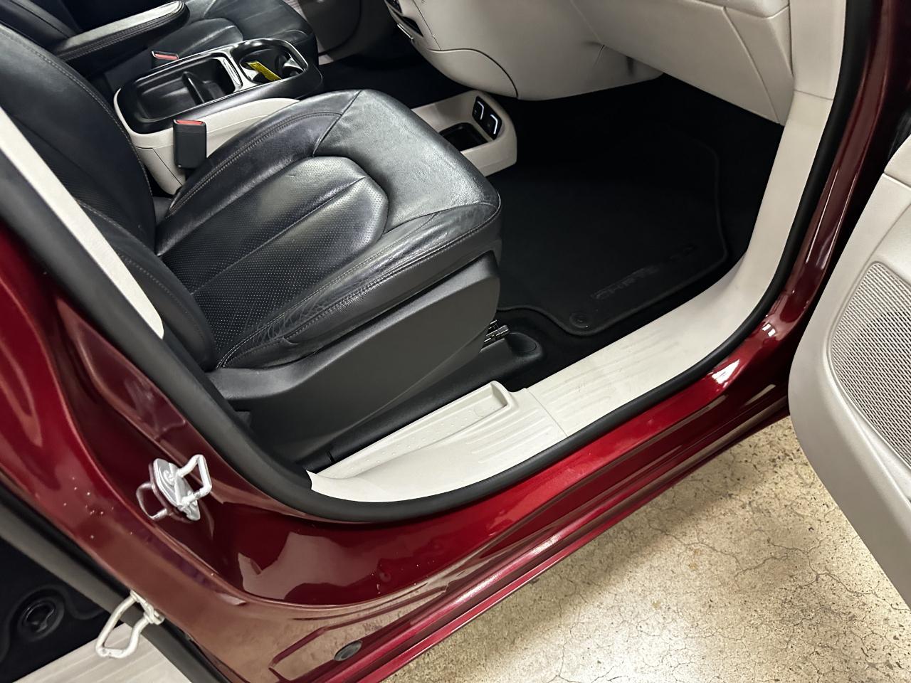 Chrysler Pacifica Touring L FWD 2018