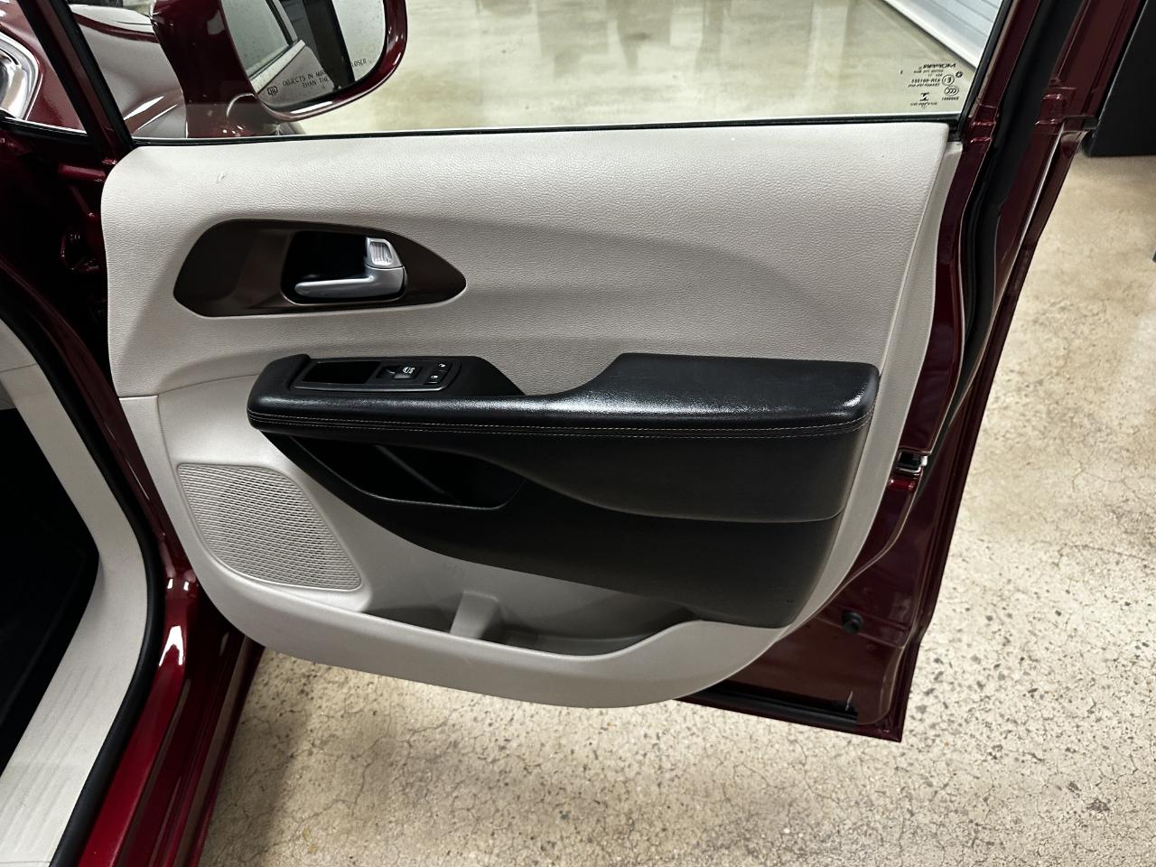 Chrysler Pacifica Touring L FWD 2018
